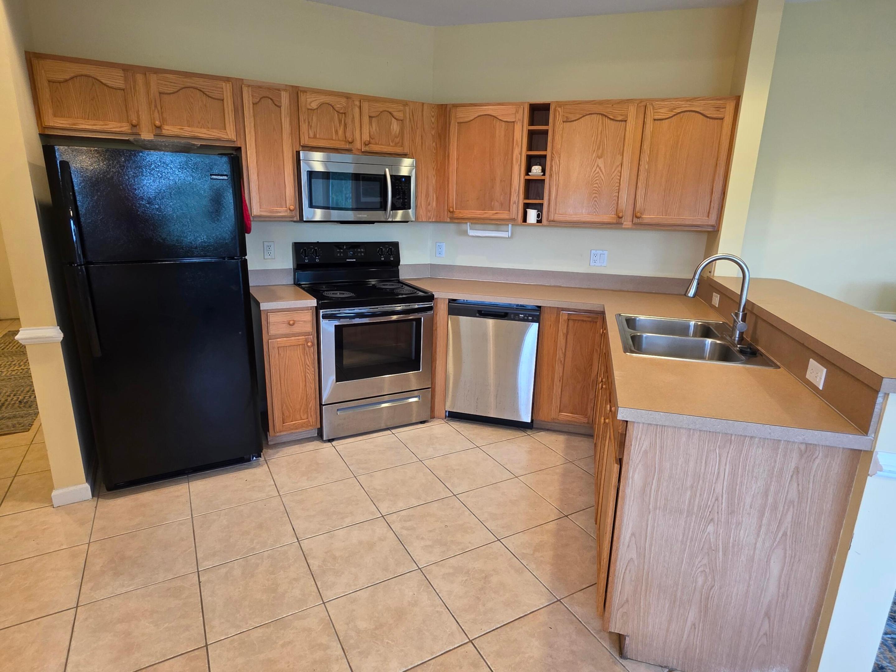 CASTLE PINES CONDOMINIUM - Residential Lease