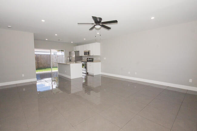 LANTANA - Residential Lease