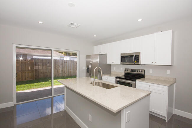 LANTANA - Residential Lease