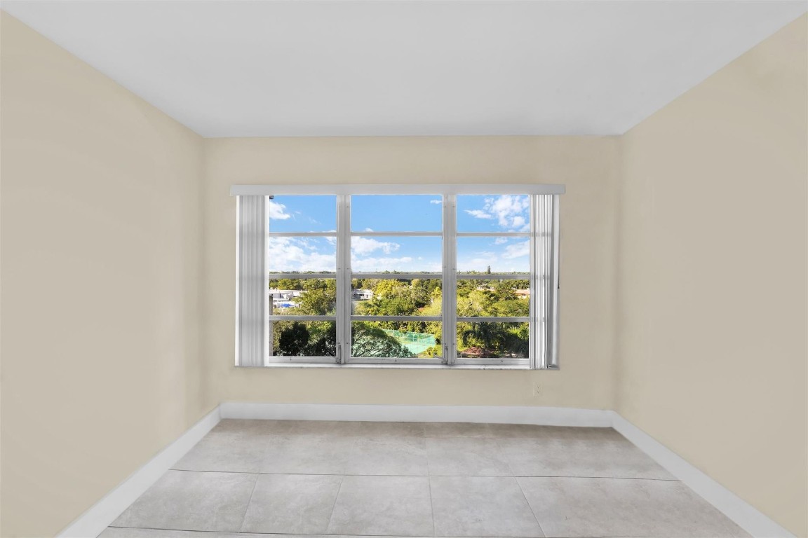 Country Club Tower - Residential