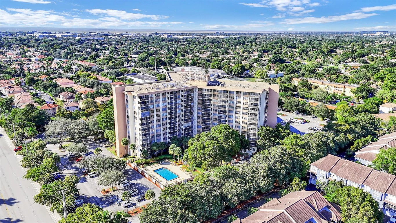 Country Club Tower - Residential
