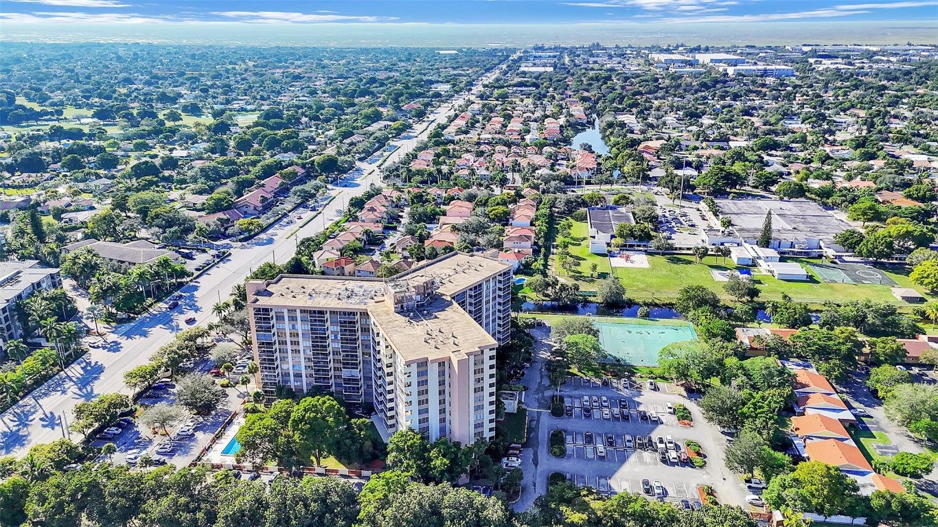 Country Club Tower - Residential