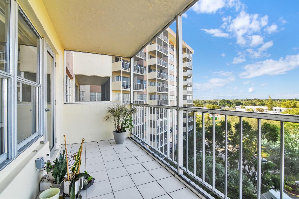 Country Club Tower - Residential