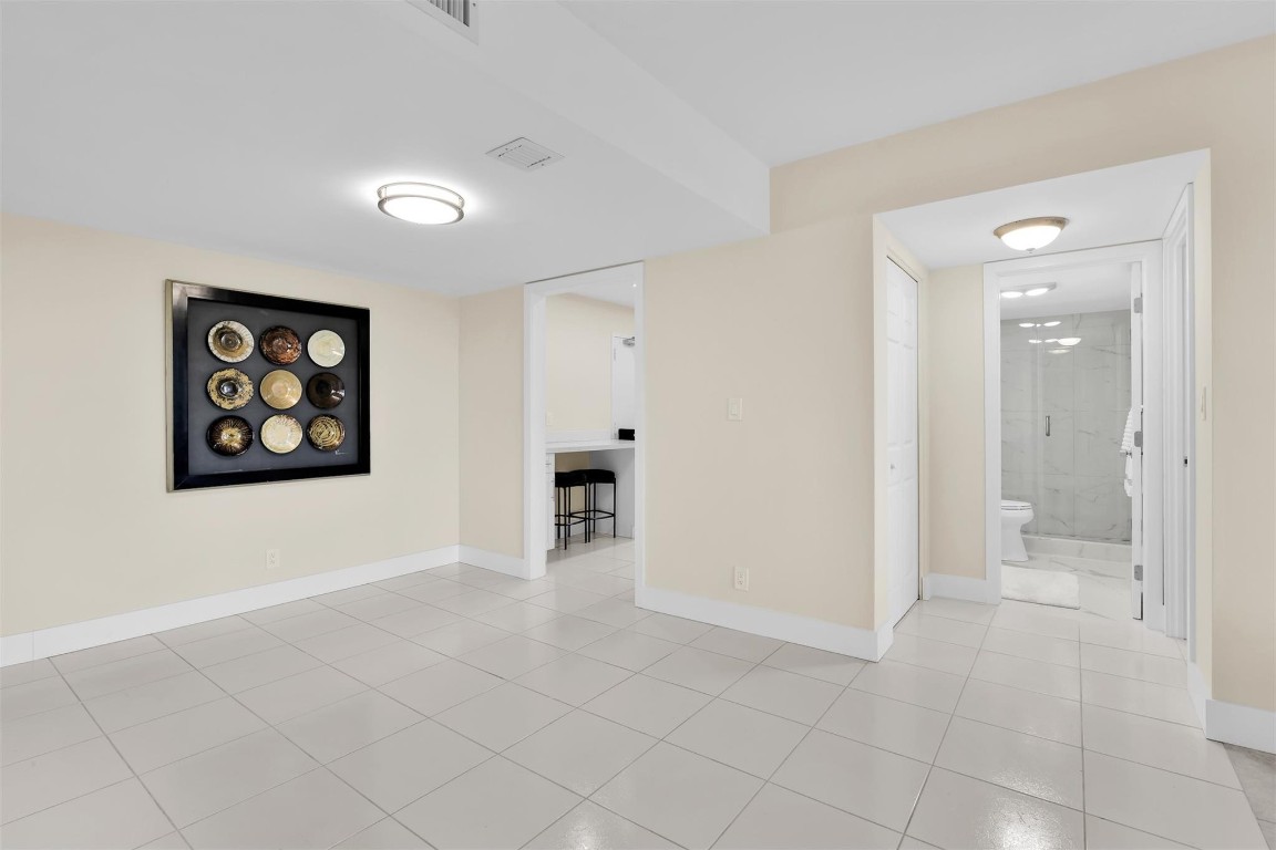Country Club Tower - Residential