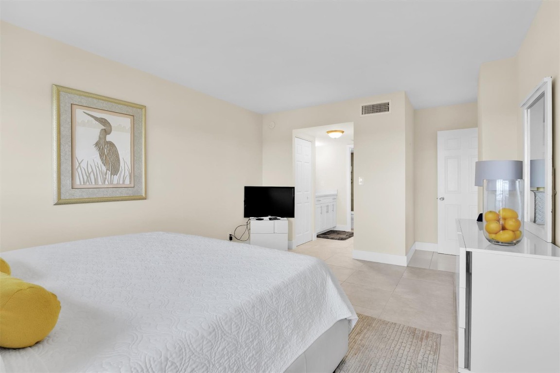 Country Club Tower - Residential