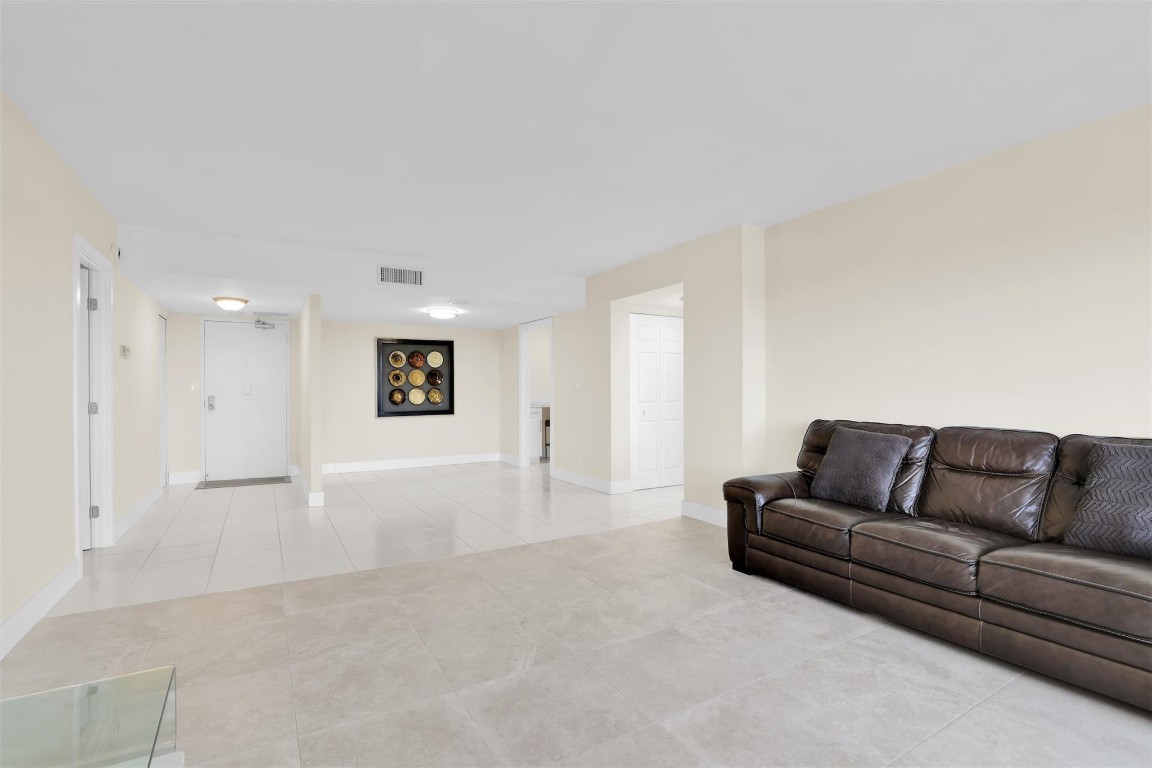 Country Club Tower - Residential