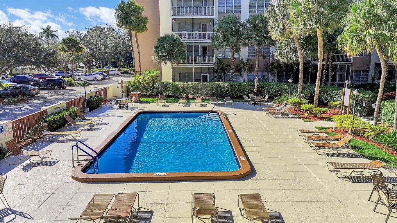 Country Club Tower - Residential