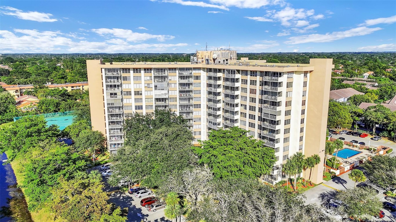 Country Club Tower - Residential