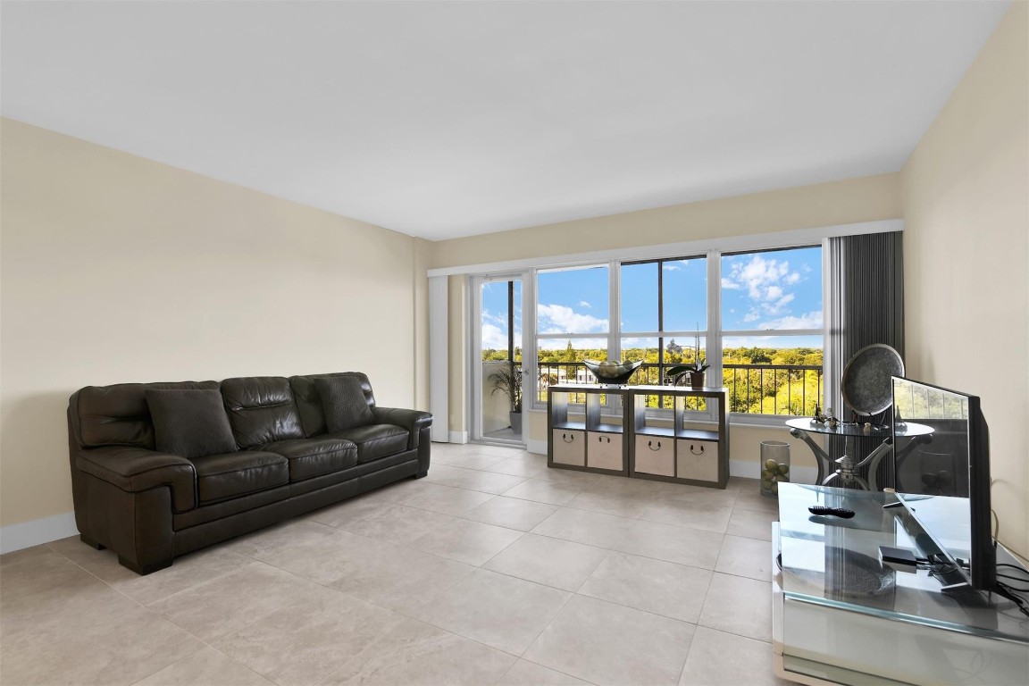 Country Club Tower - Residential
