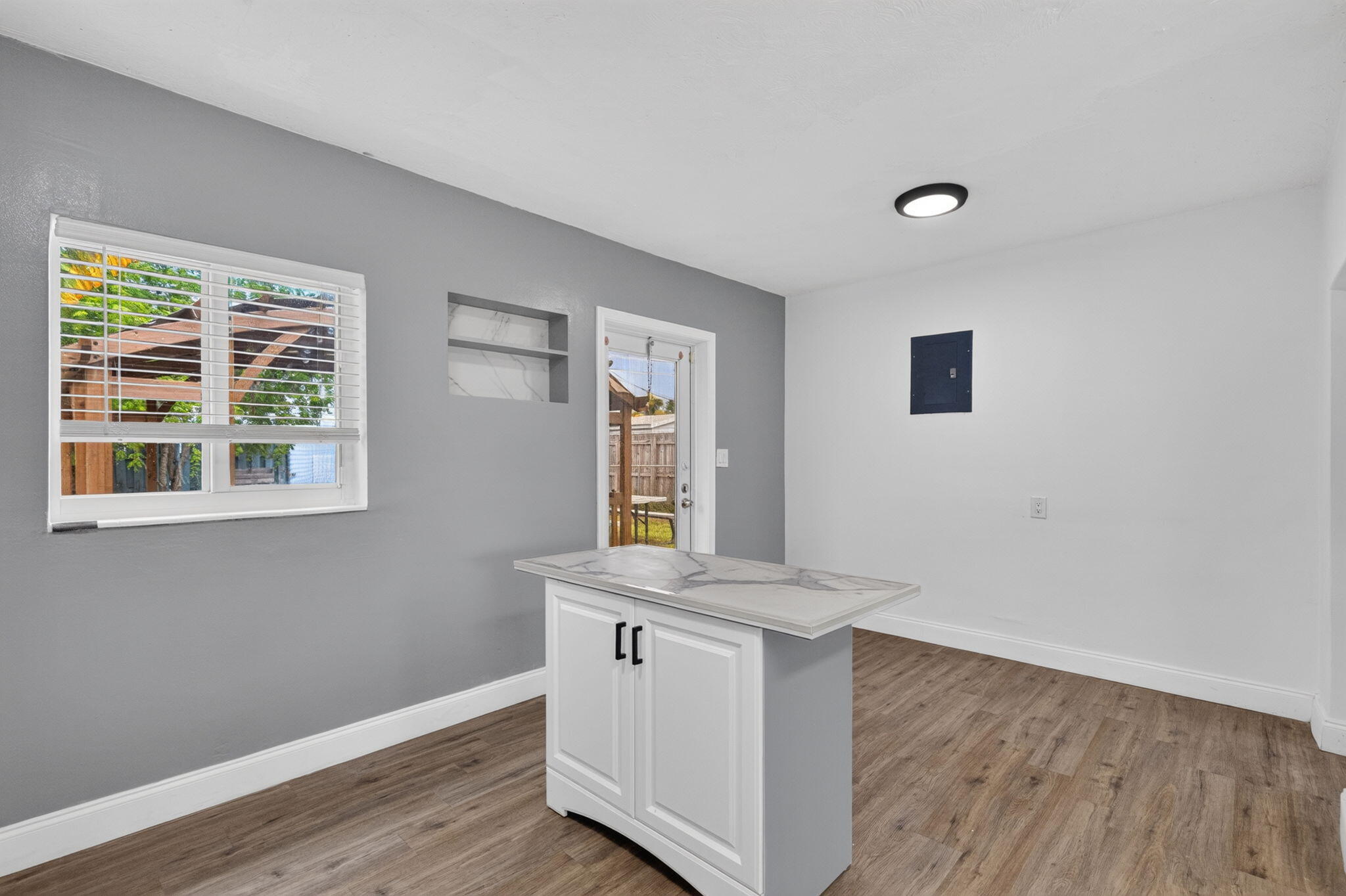 COLLIER ESTATES 1ST ADD - Residential Lease