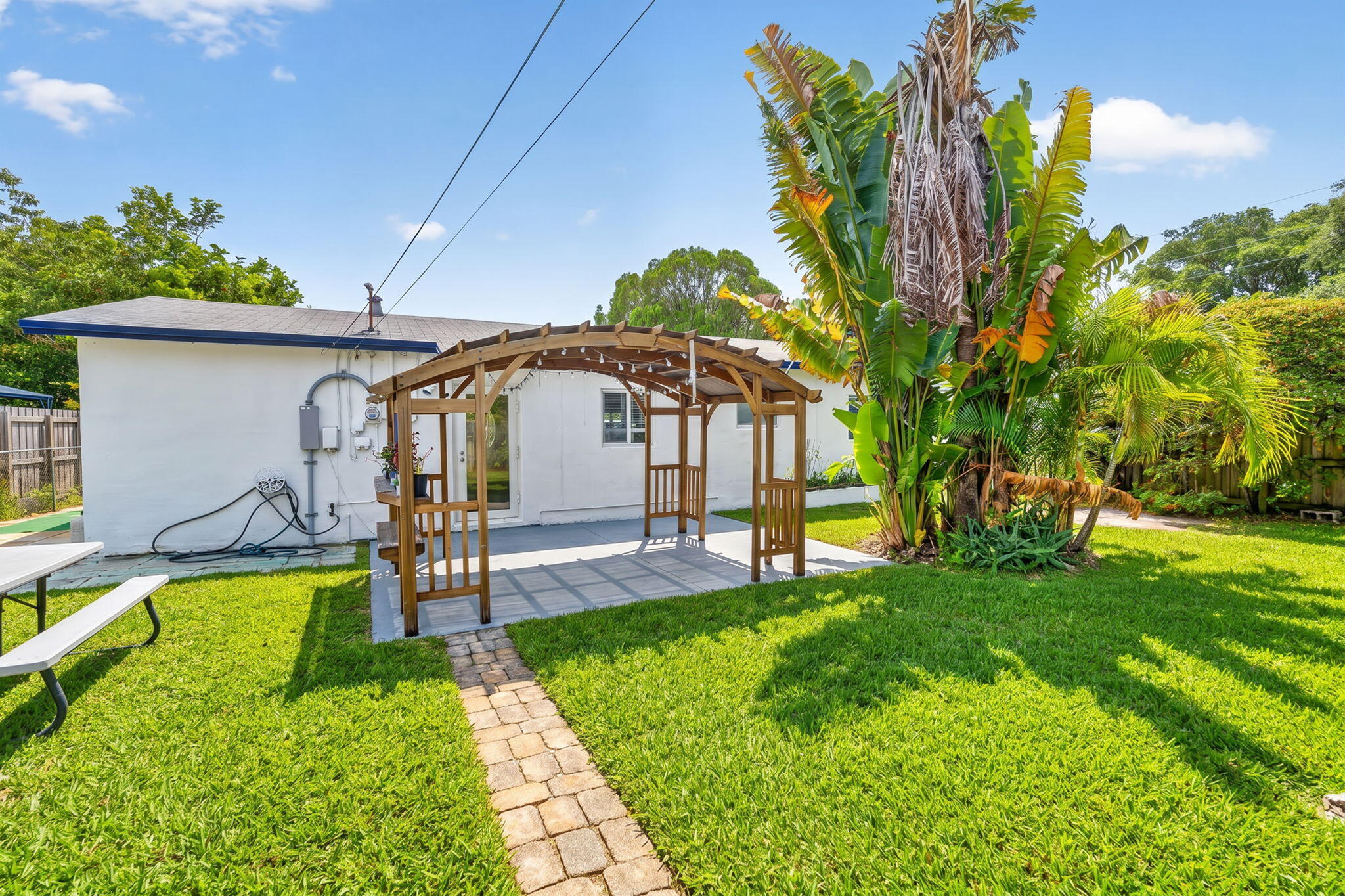 COLLIER ESTATES 1ST ADD - Residential Lease