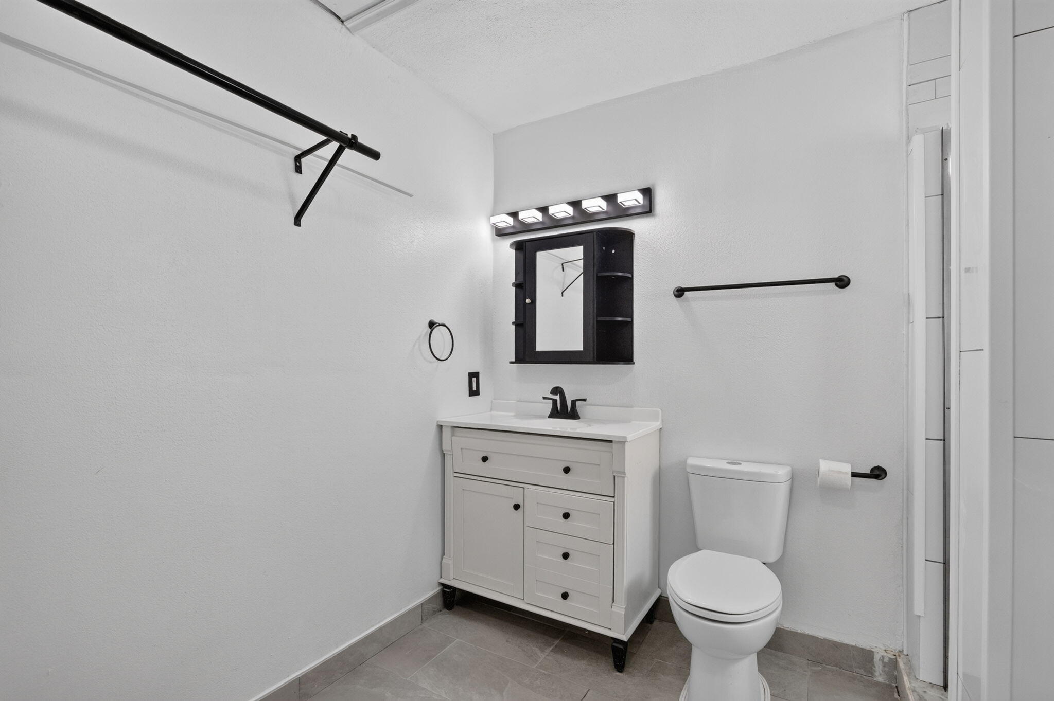 COLLIER ESTATES 1ST ADD - Residential Lease