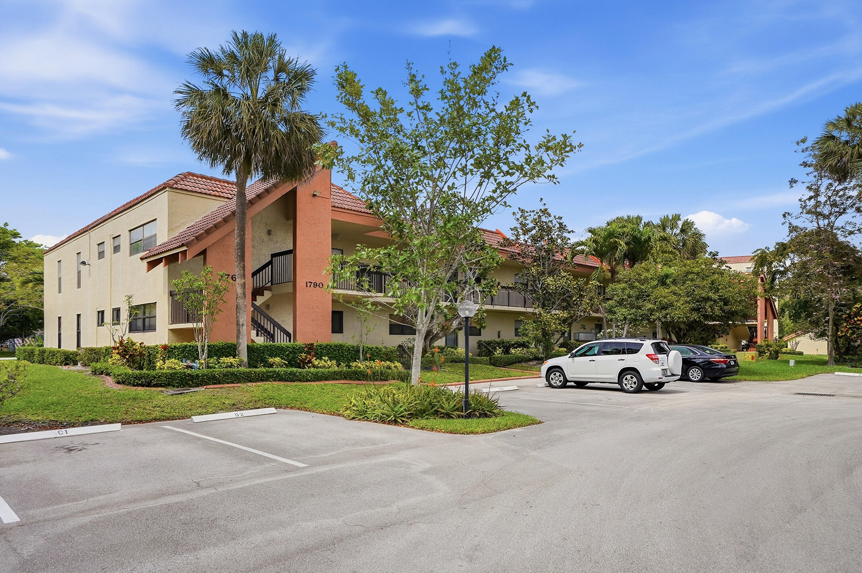 HAMMOCKS-LAKE FOREST CONDO - Residential