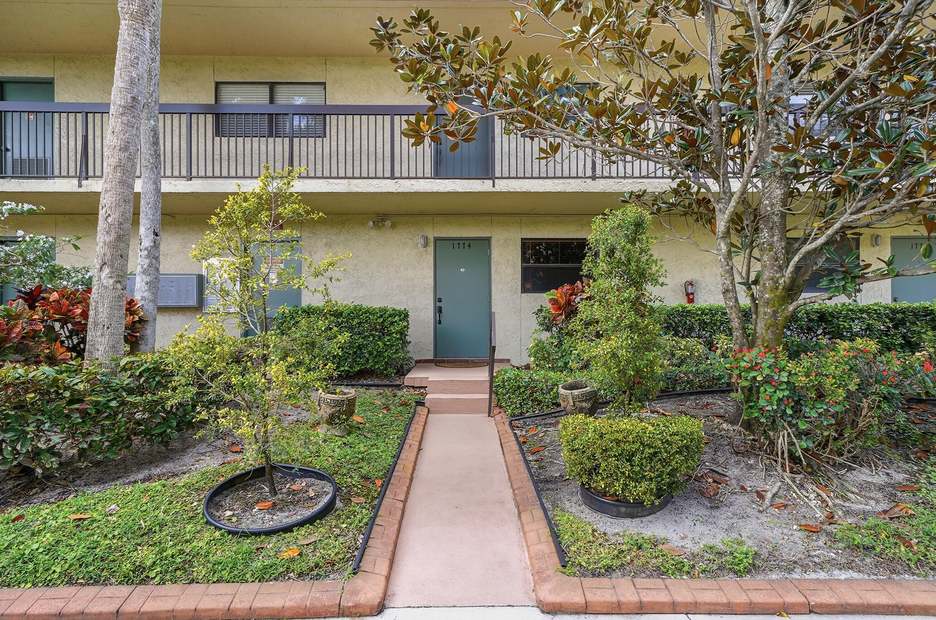 HAMMOCKS-LAKE FOREST CONDO - Residential