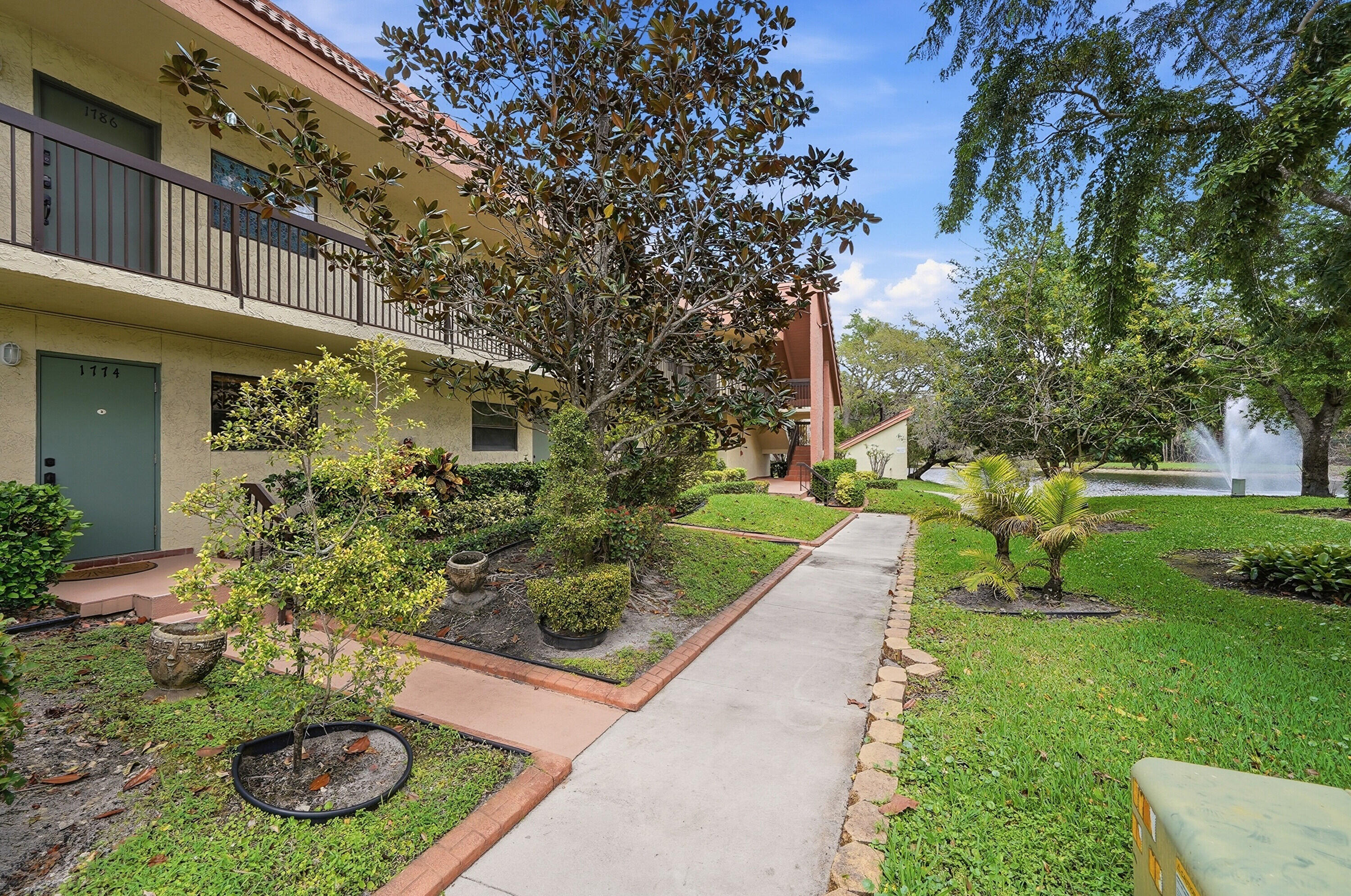 HAMMOCKS-LAKE FOREST CONDO - Residential