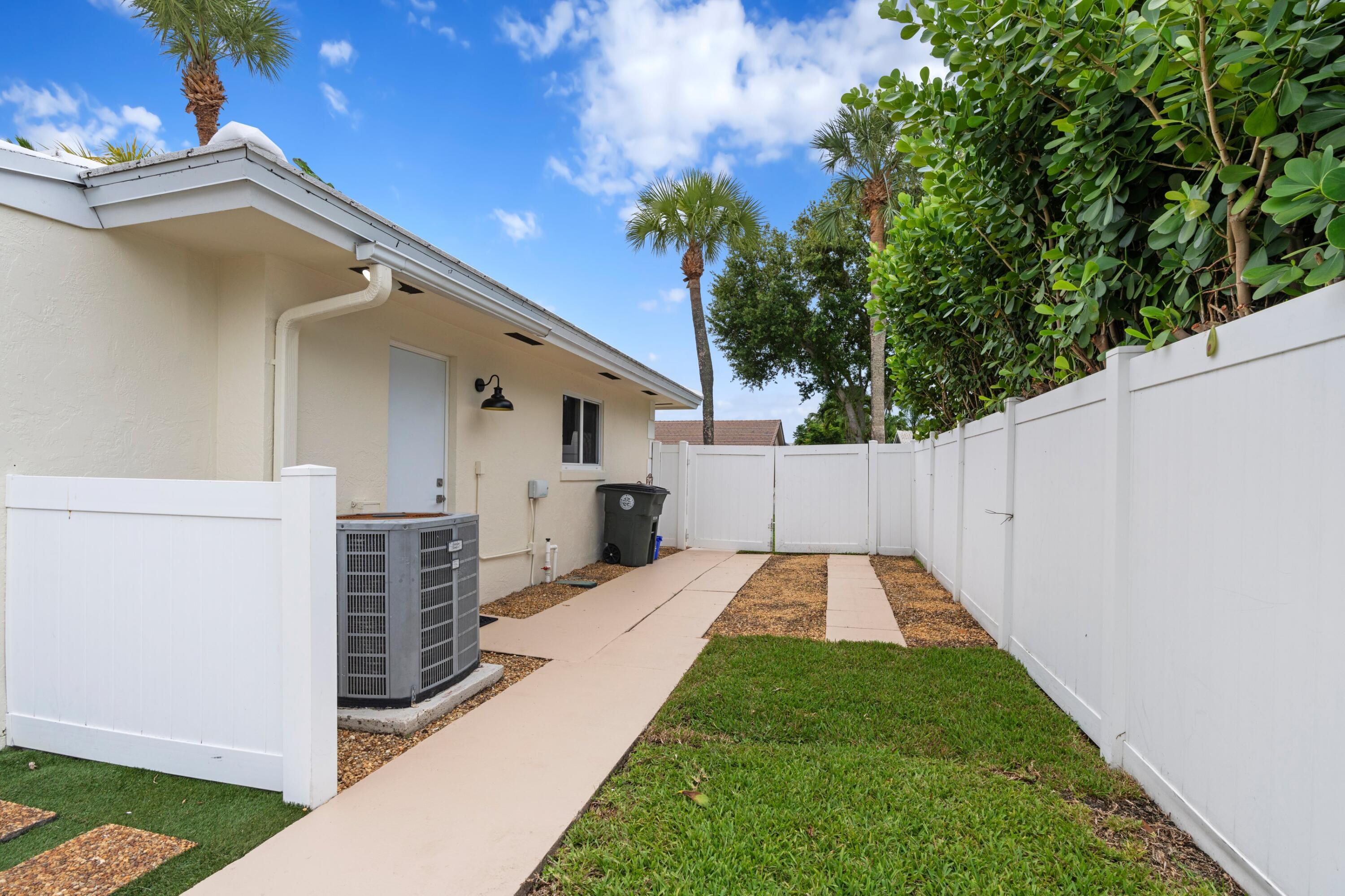 BOCA RATON SQUARE 17 - Residential