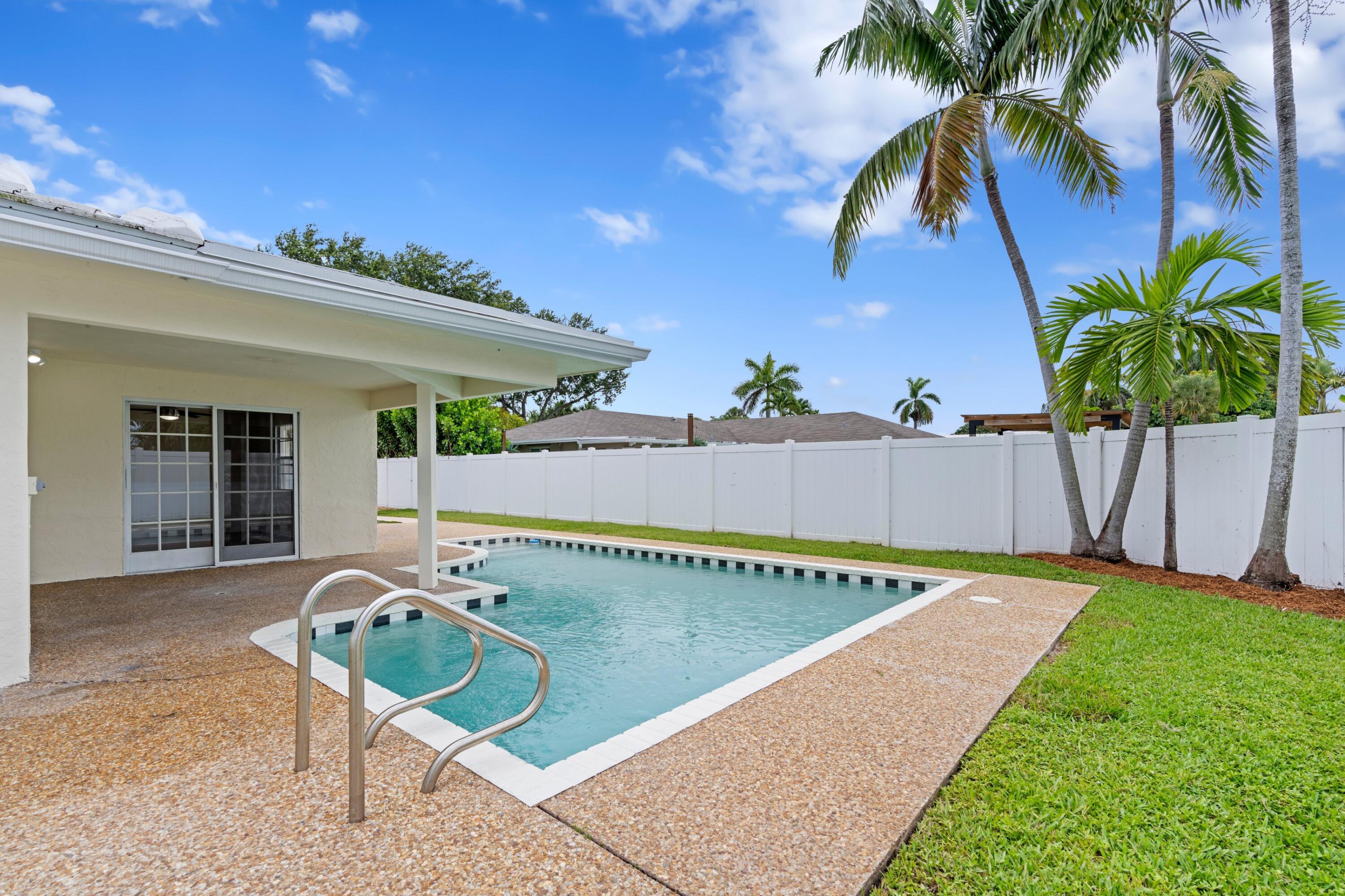 BOCA RATON SQUARE 17 - Residential