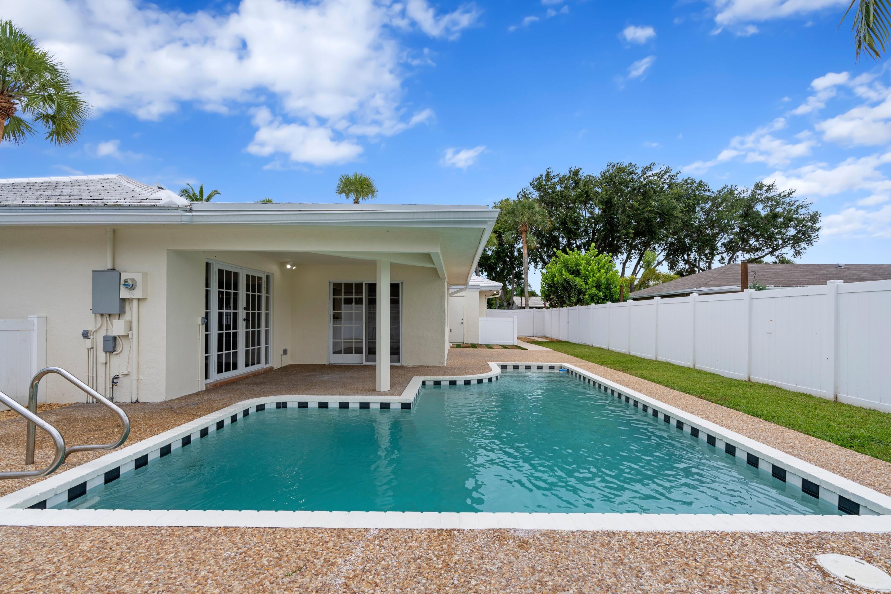 BOCA RATON SQUARE 17 - Residential