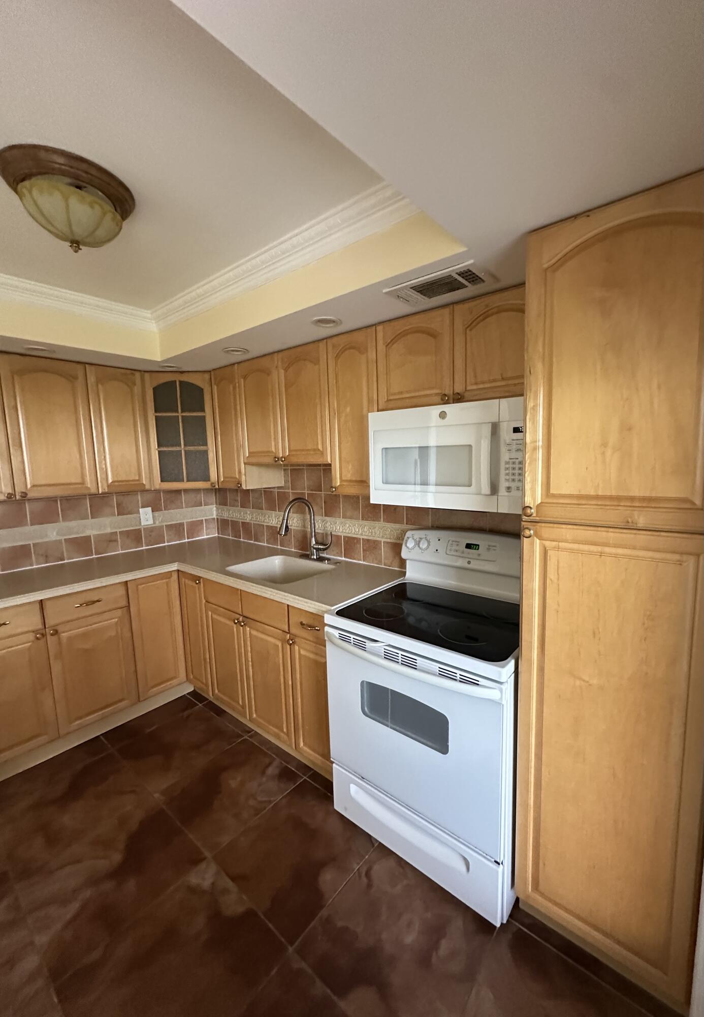 NO 3 PALM-AIRE COUNTRY CLUB - Residential
