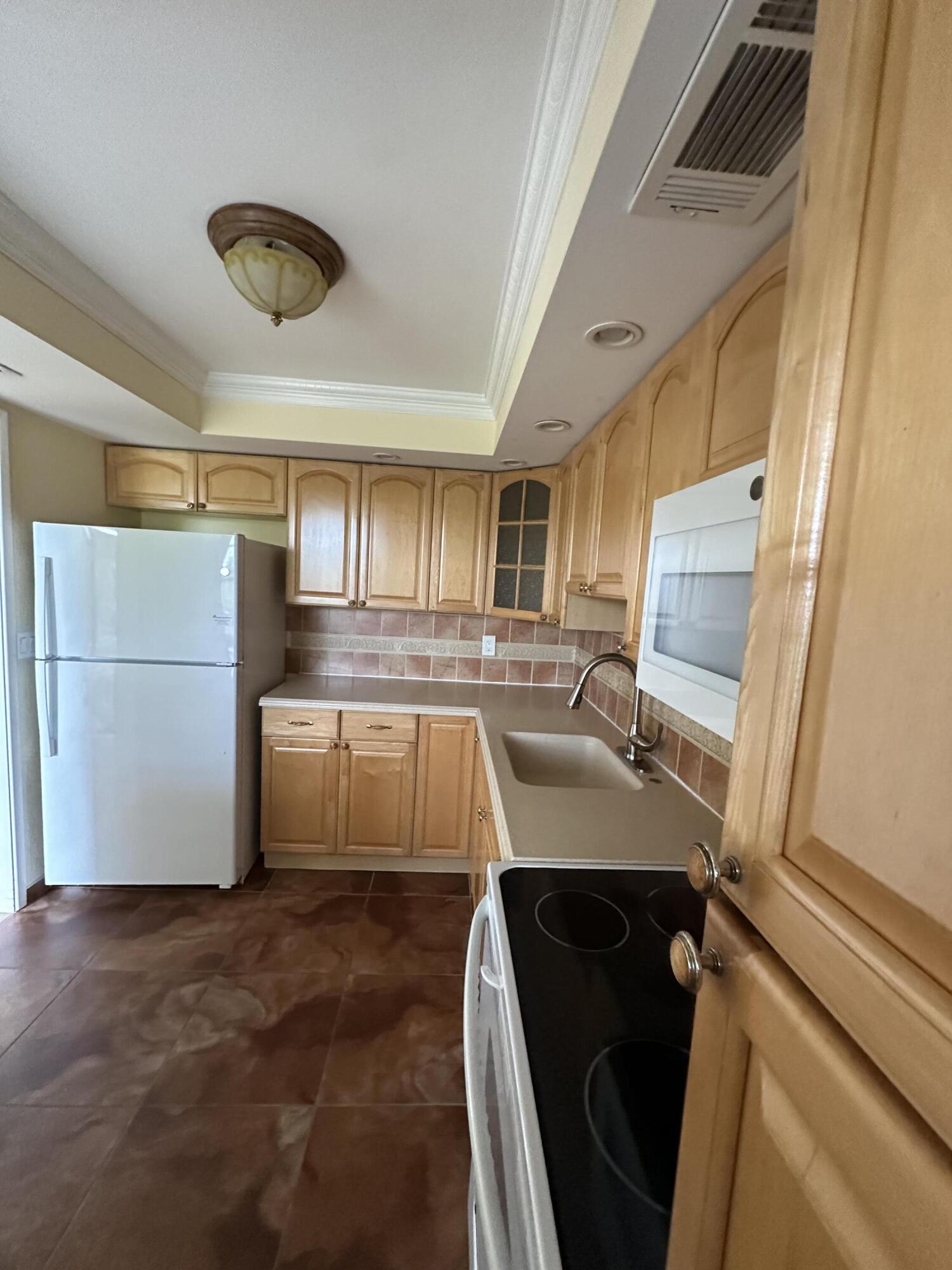 NO 3 PALM-AIRE COUNTRY CLUB - Residential