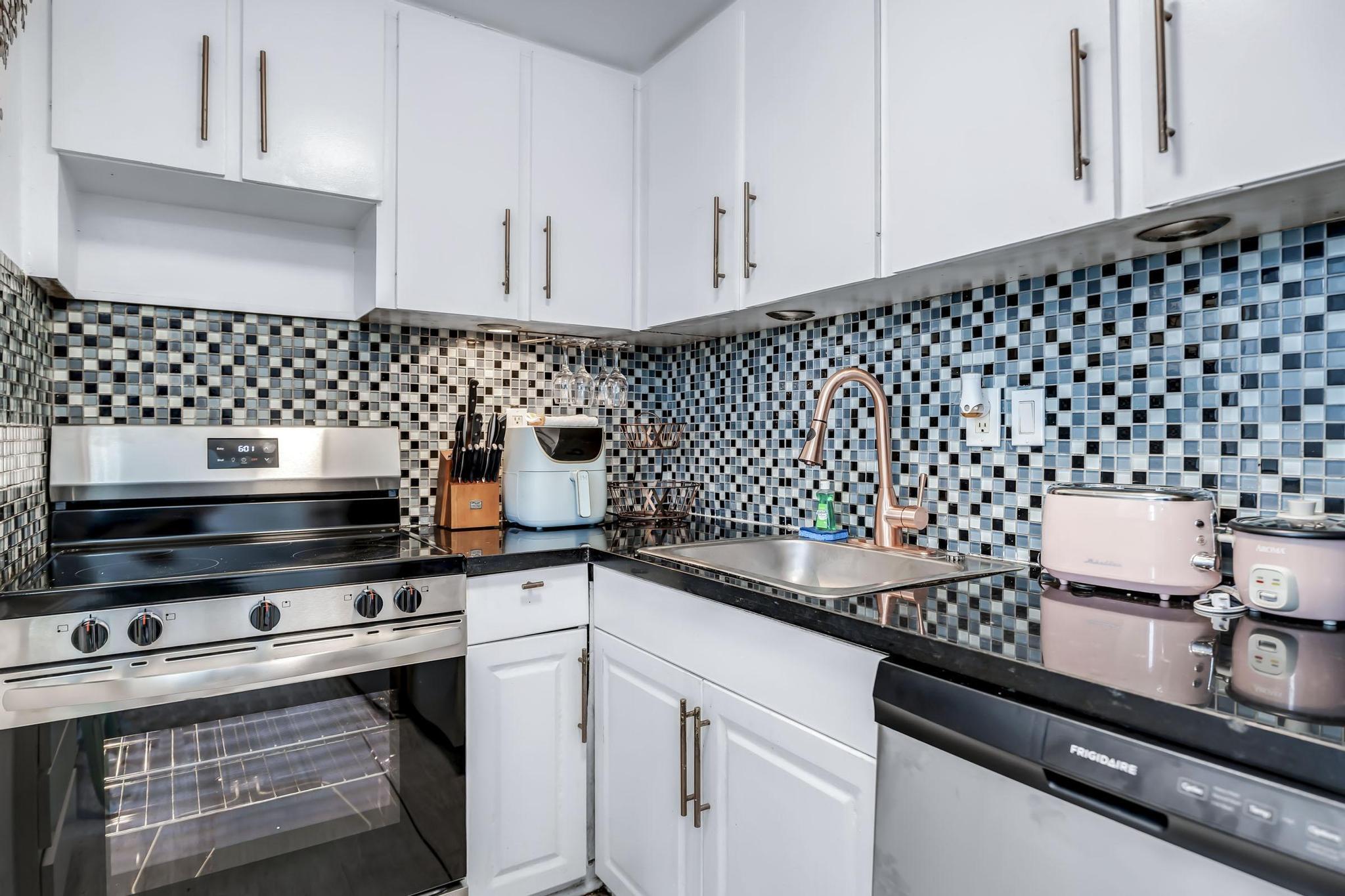 1342 DREXEL CONDO - Residential