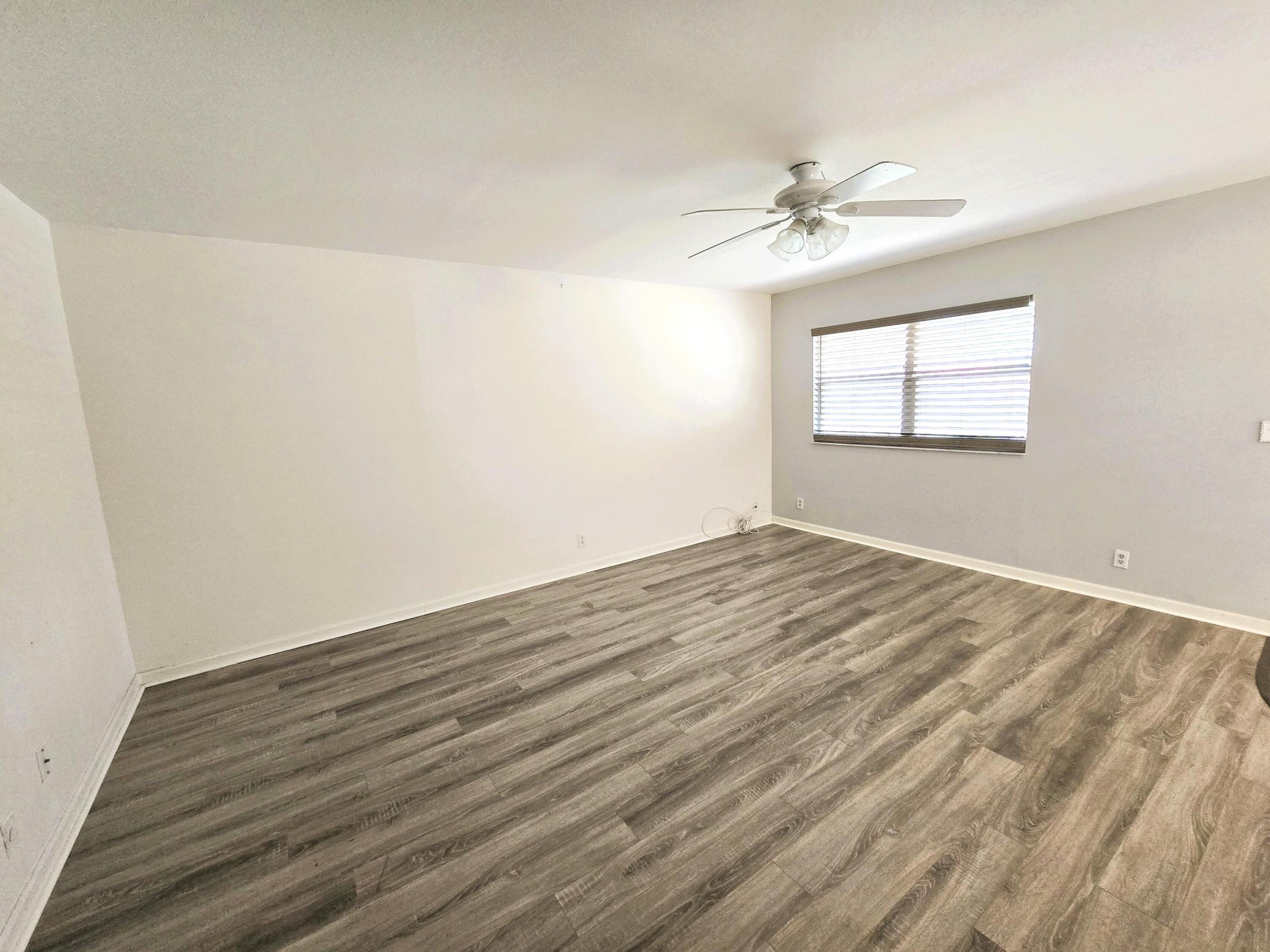 KINGS POINT SAXONY CONDOS - Residential