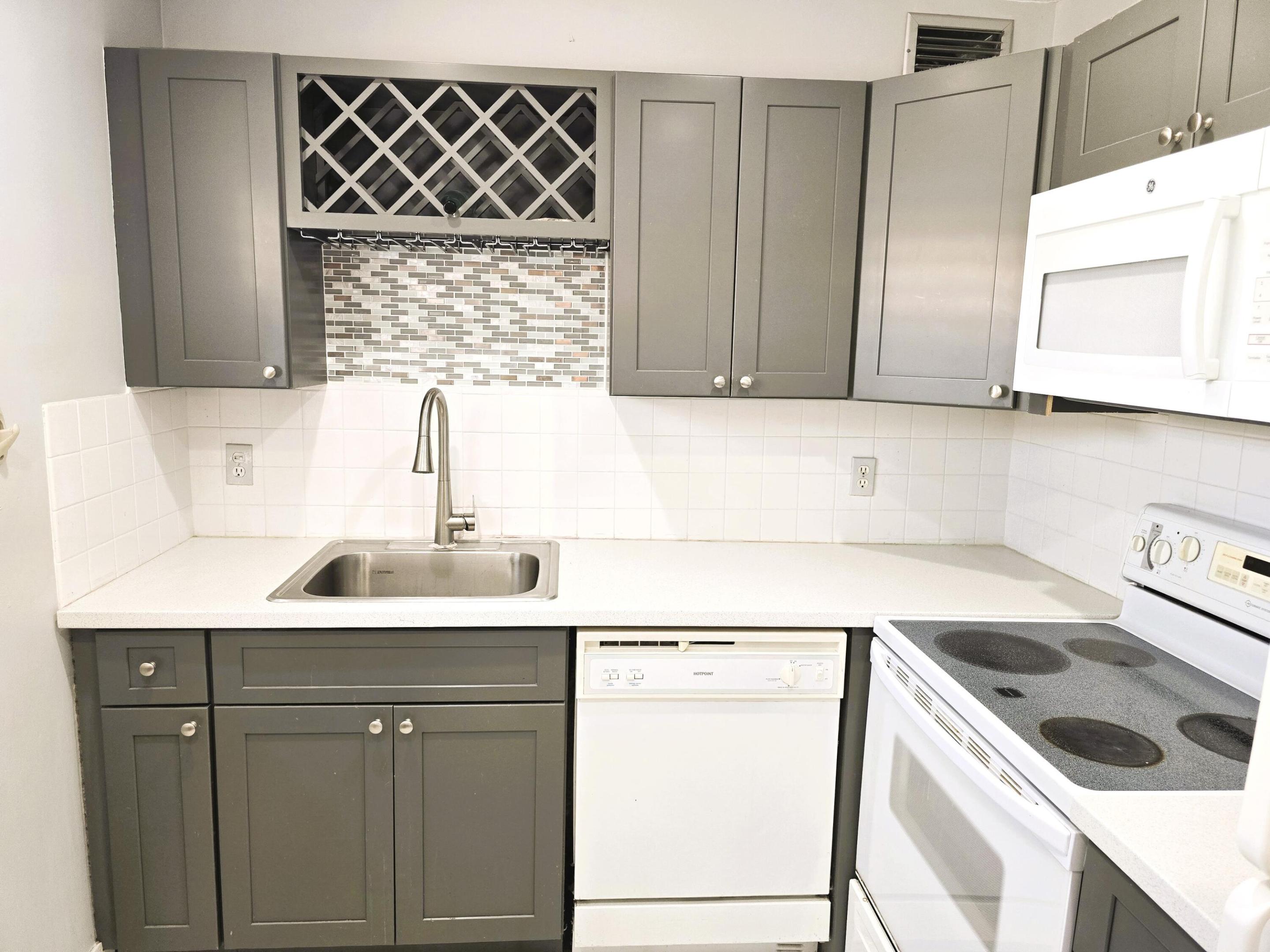 KINGS POINT SAXONY CONDOS - Residential