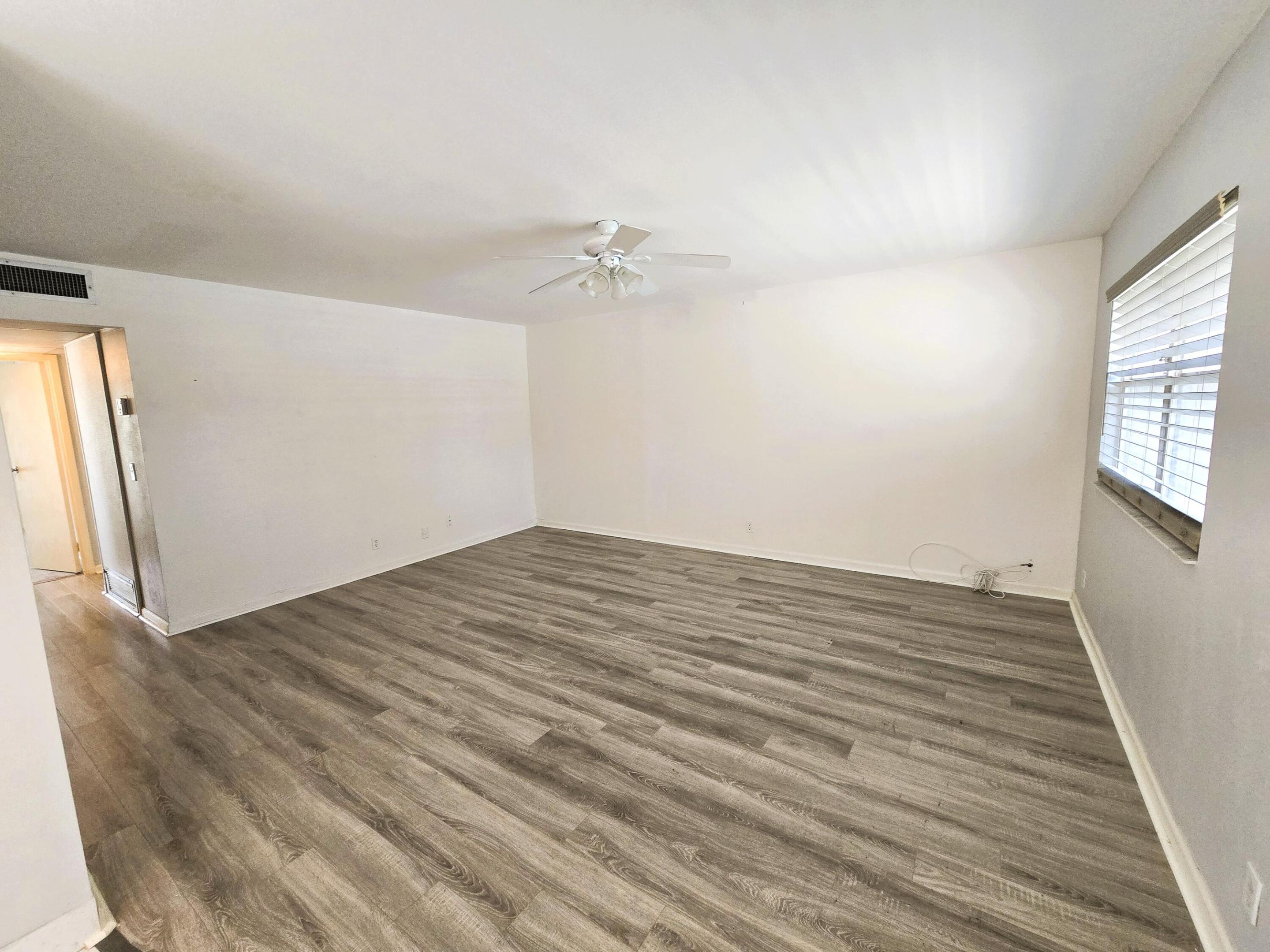 KINGS POINT SAXONY CONDOS - Residential