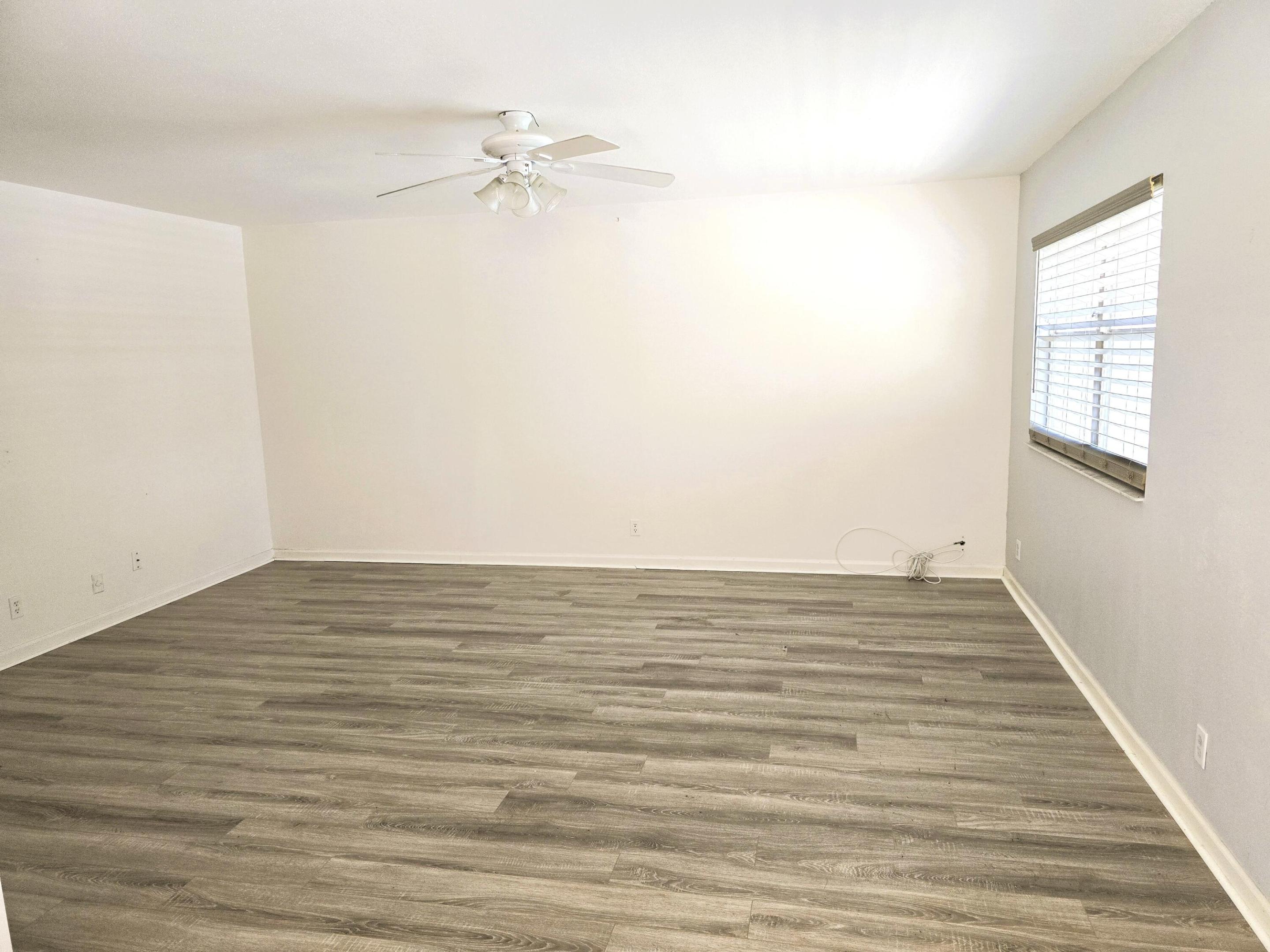 KINGS POINT SAXONY CONDOS - Residential