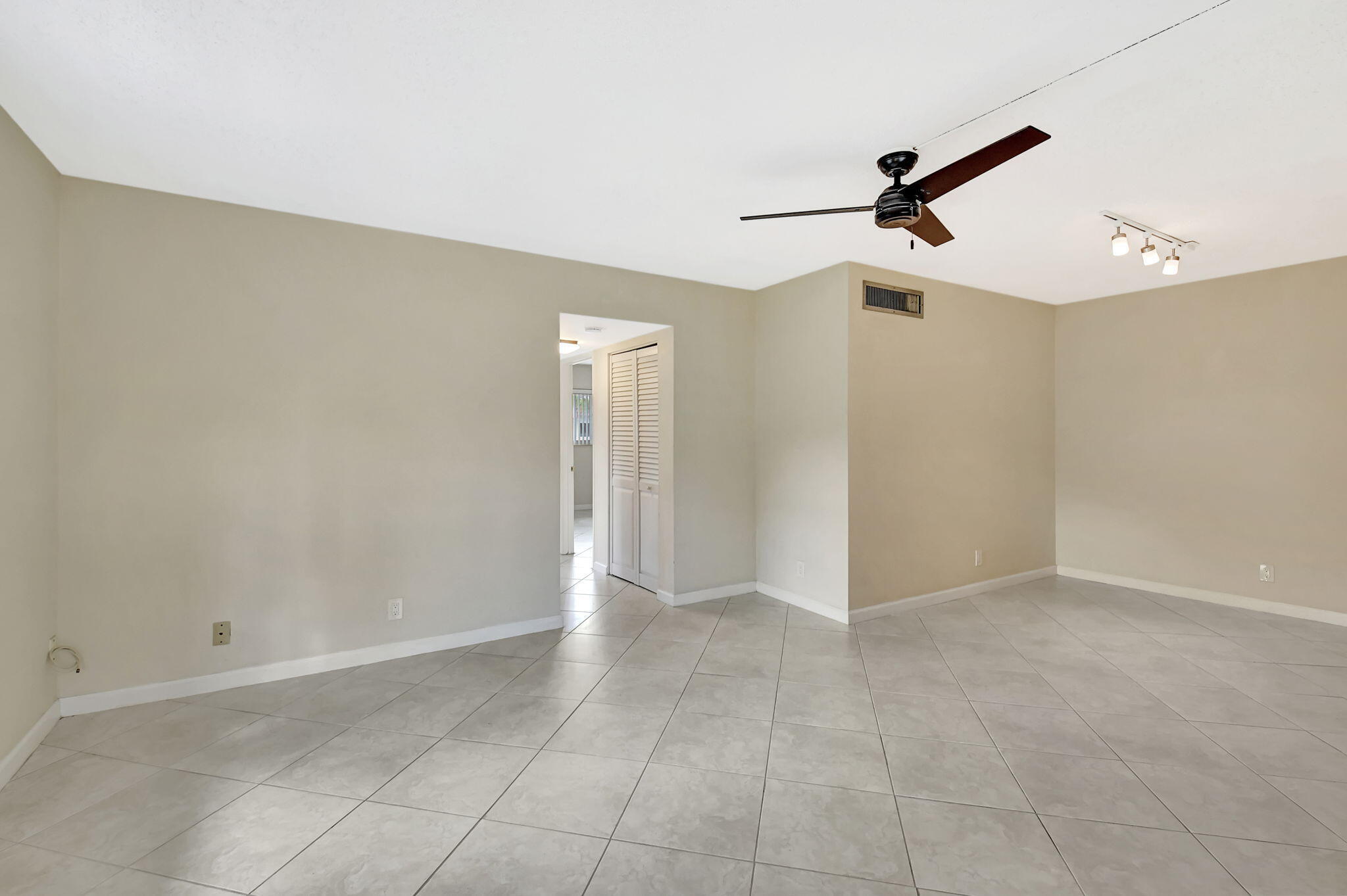 SNUG HARBOR GARDENS CONDO - Residential