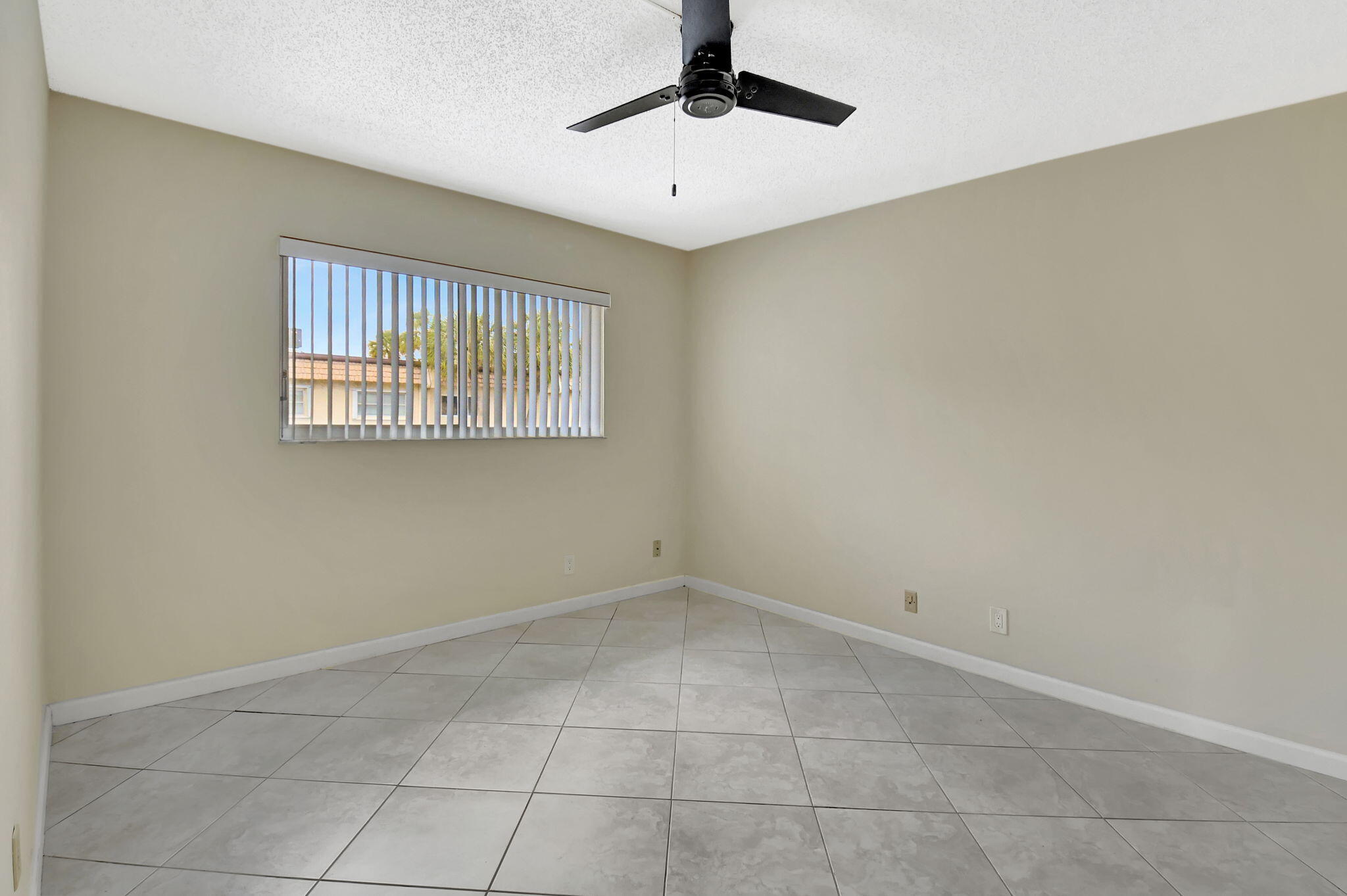 SNUG HARBOR GARDENS CONDO - Residential