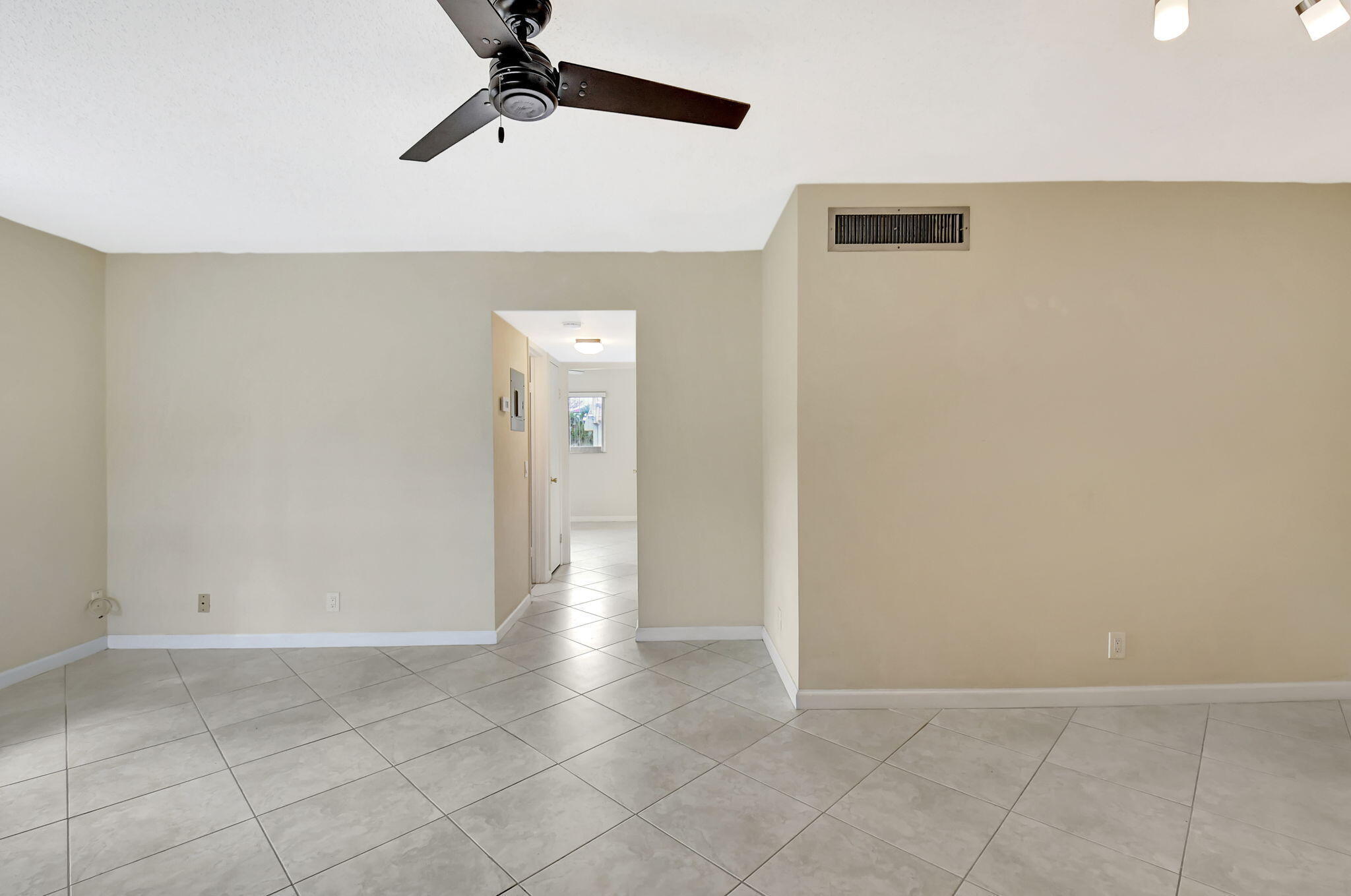 SNUG HARBOR GARDENS CONDO - Residential