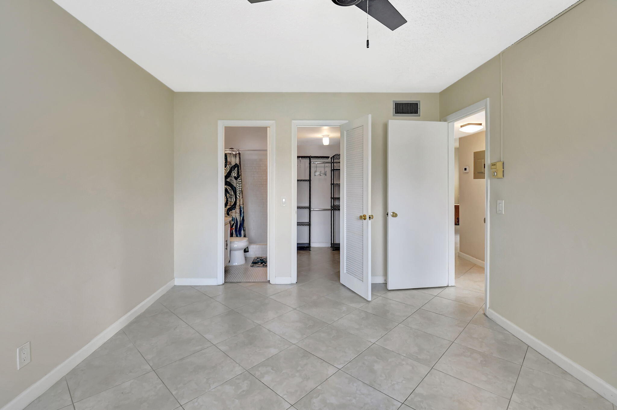 SNUG HARBOR GARDENS CONDO - Residential