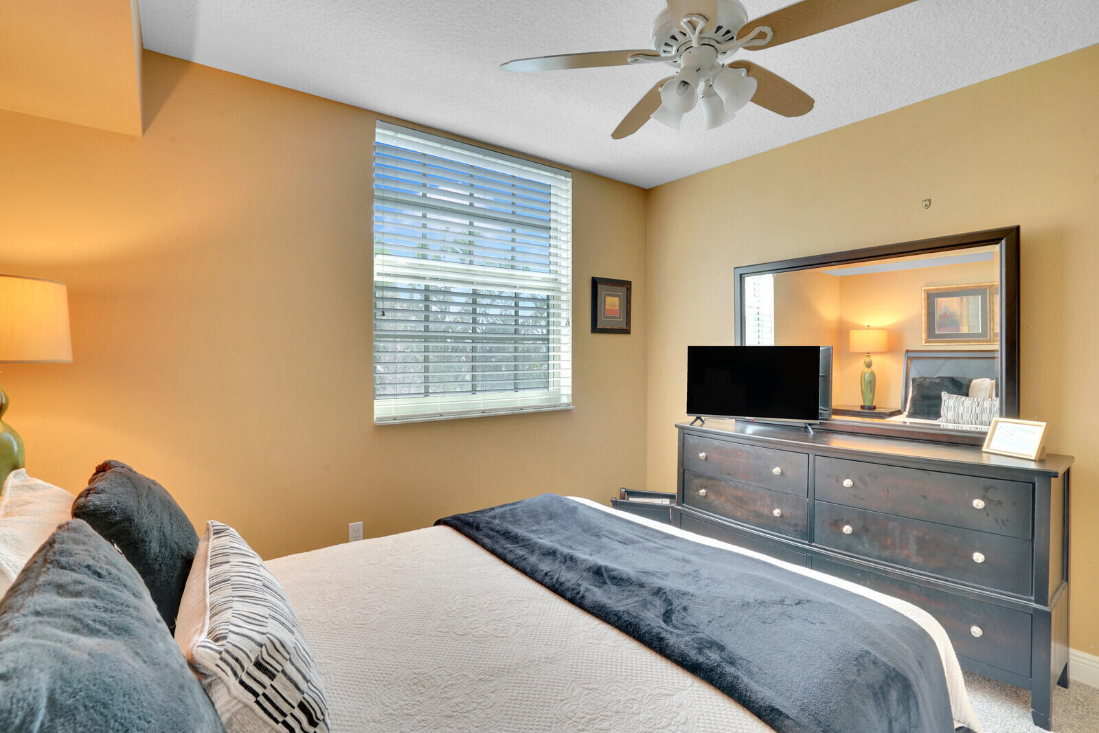 610 CLEMATIS CONDO - Residential Lease