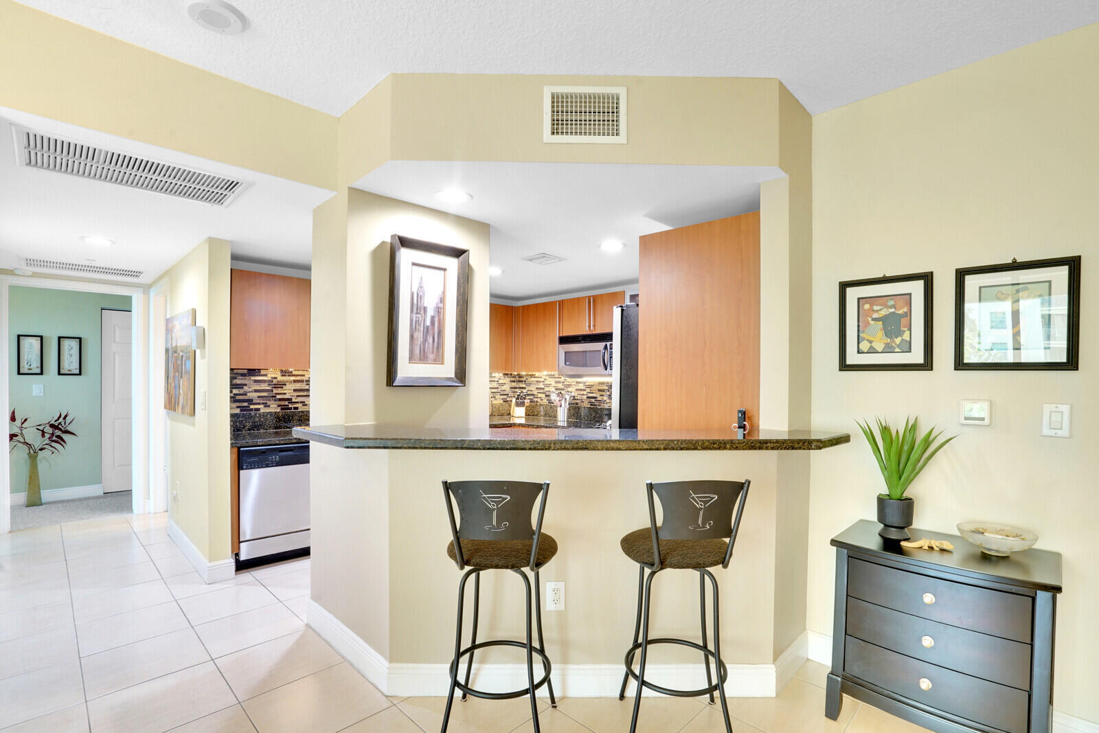 610 CLEMATIS CONDO - Residential Lease