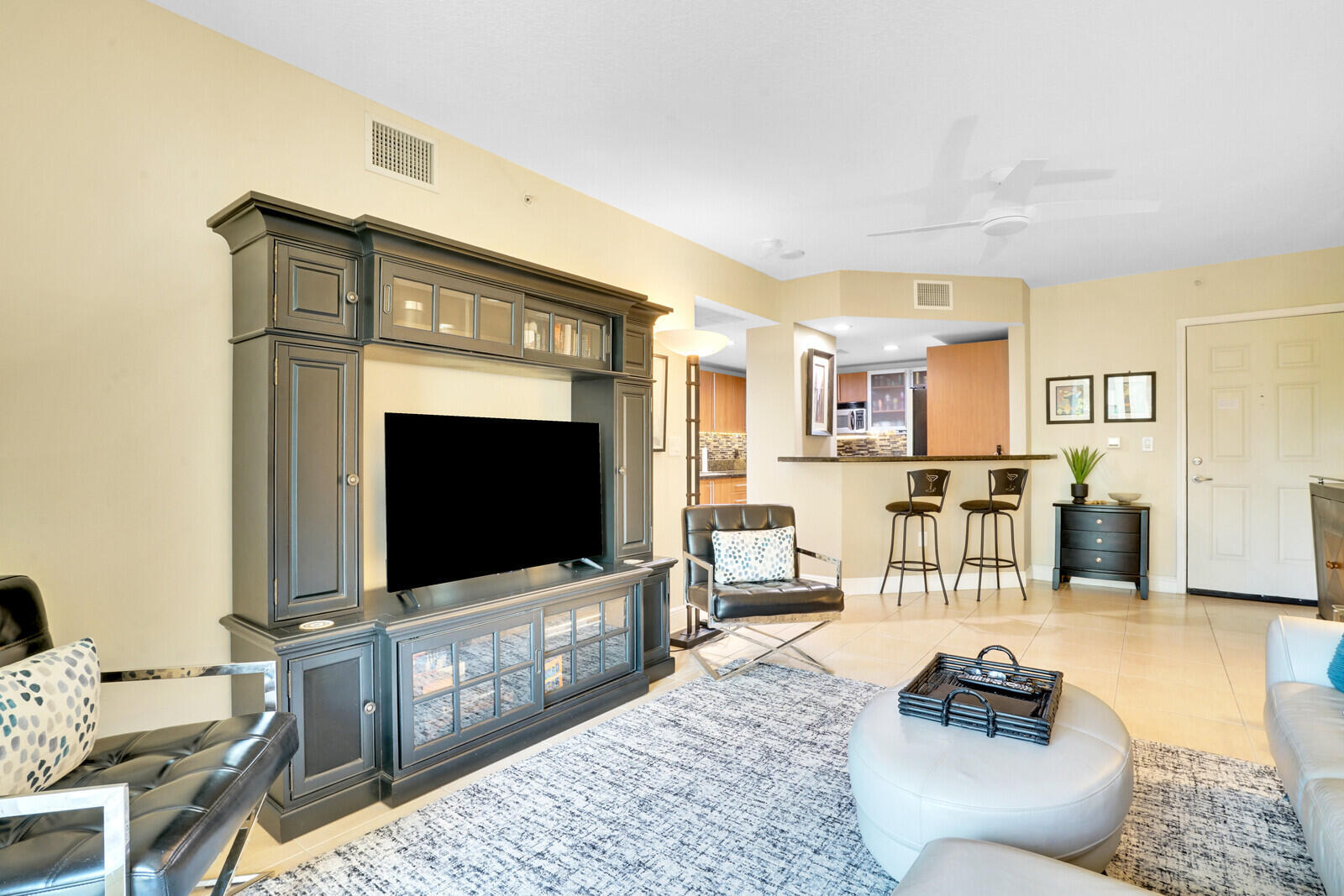 610 CLEMATIS CONDO - Residential Lease