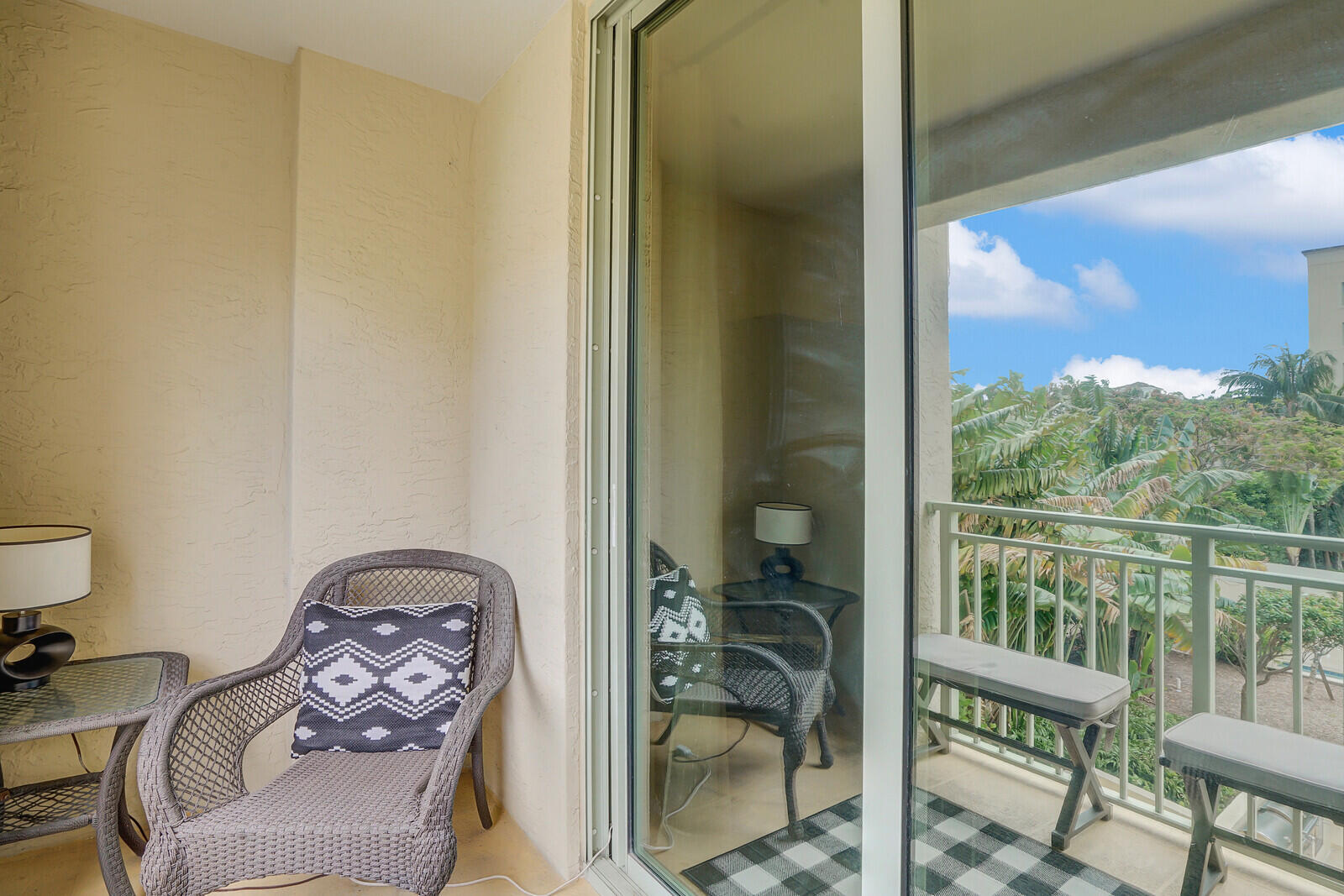 610 CLEMATIS CONDO - Residential Lease