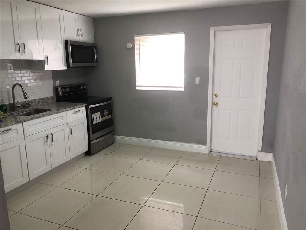 LINCOLN PARK THIRD ADD - Residential Lease