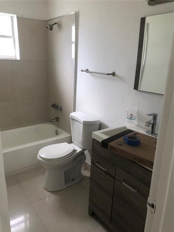 LINCOLN PARK THIRD ADD - Residential Lease