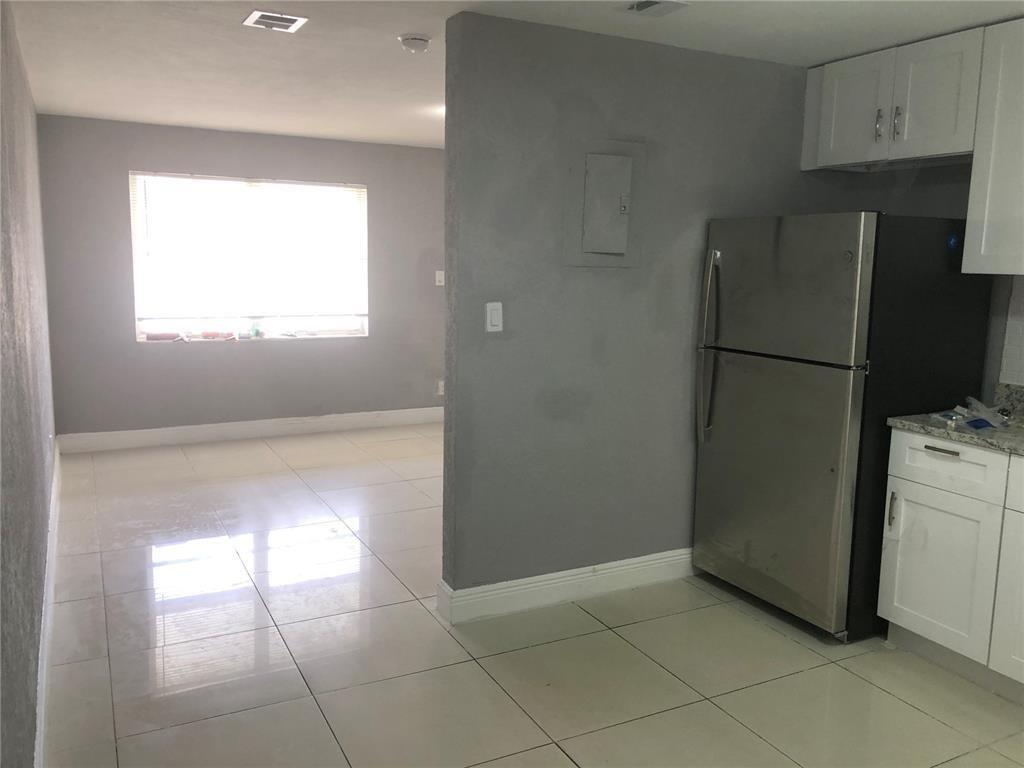 LINCOLN PARK THIRD ADD - Residential Lease