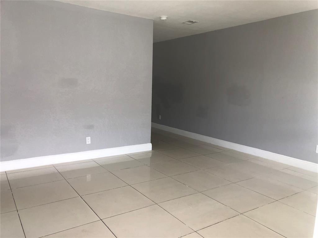 LINCOLN PARK THIRD ADD - Residential Lease