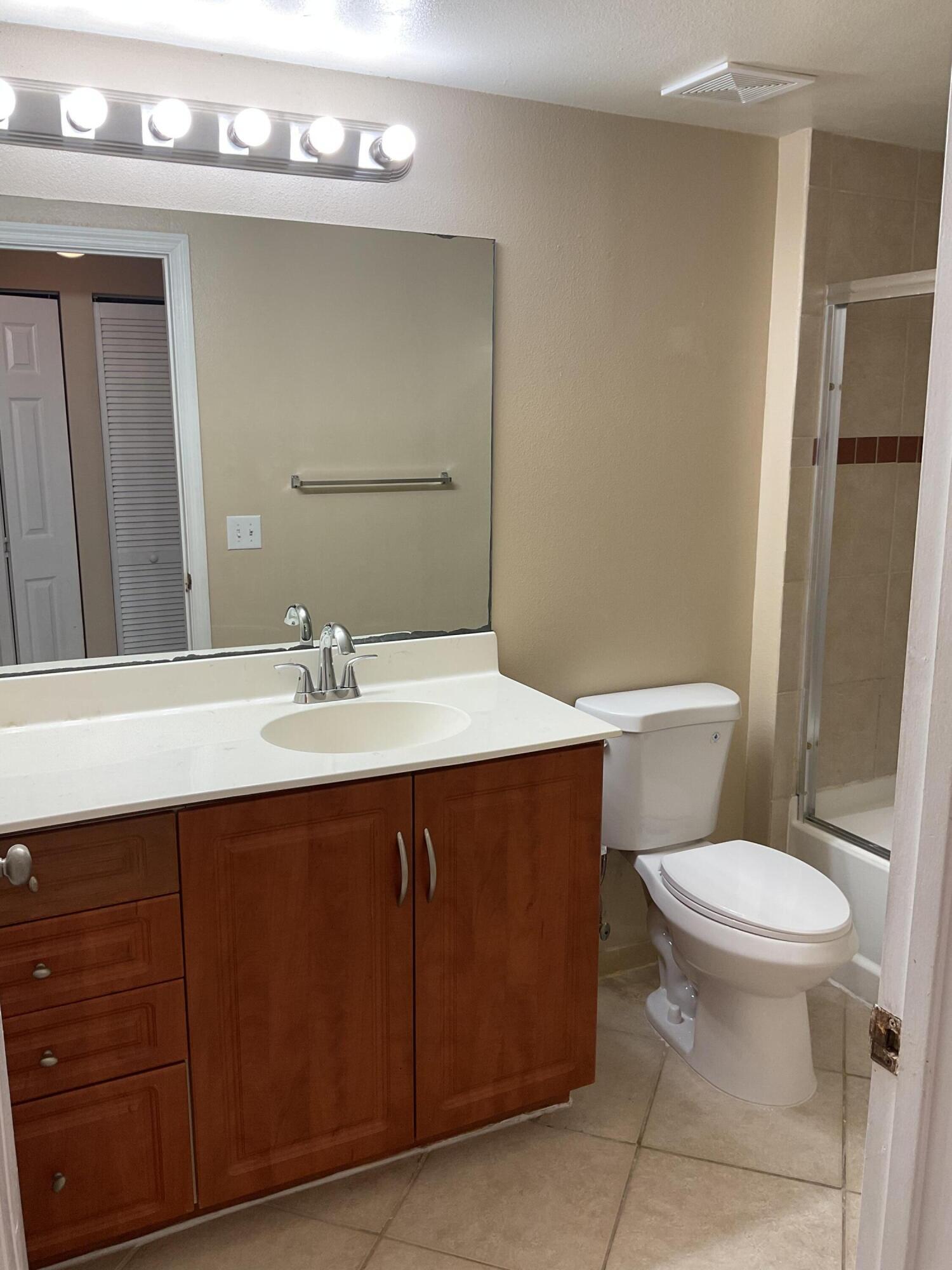 VILLAS AT EMERALD DUNES CONDO - Residential Lease