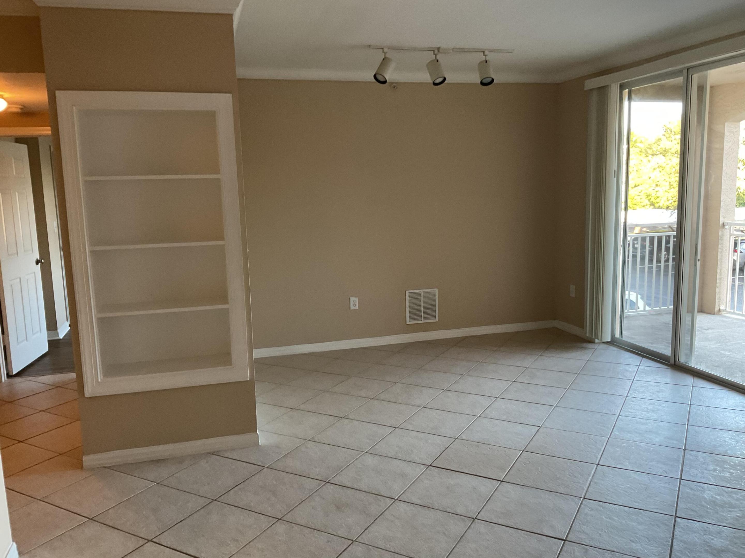 VILLAS AT EMERALD DUNES CONDO - Residential Lease
