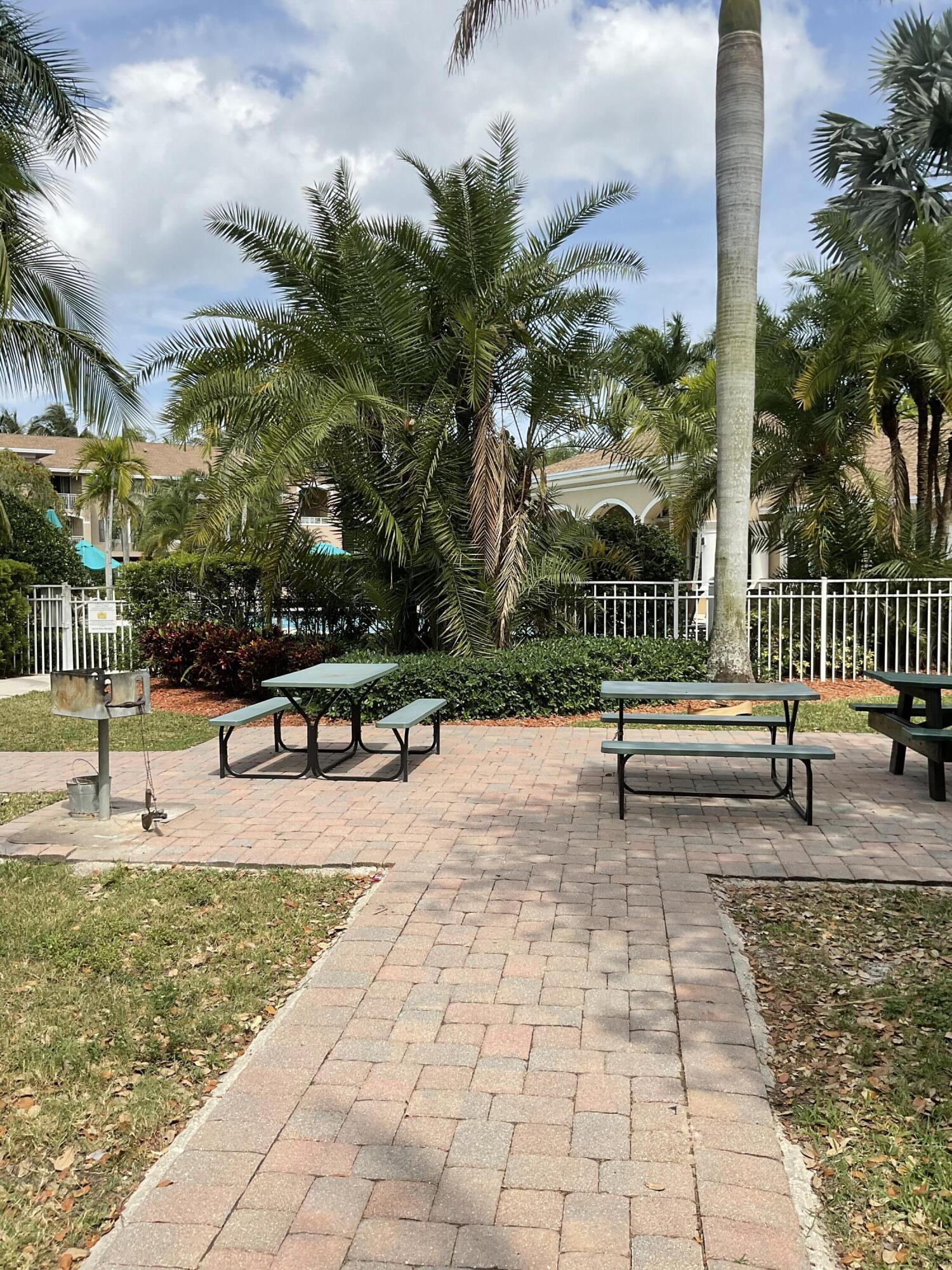 VILLAS AT EMERALD DUNES CONDO - Residential Lease