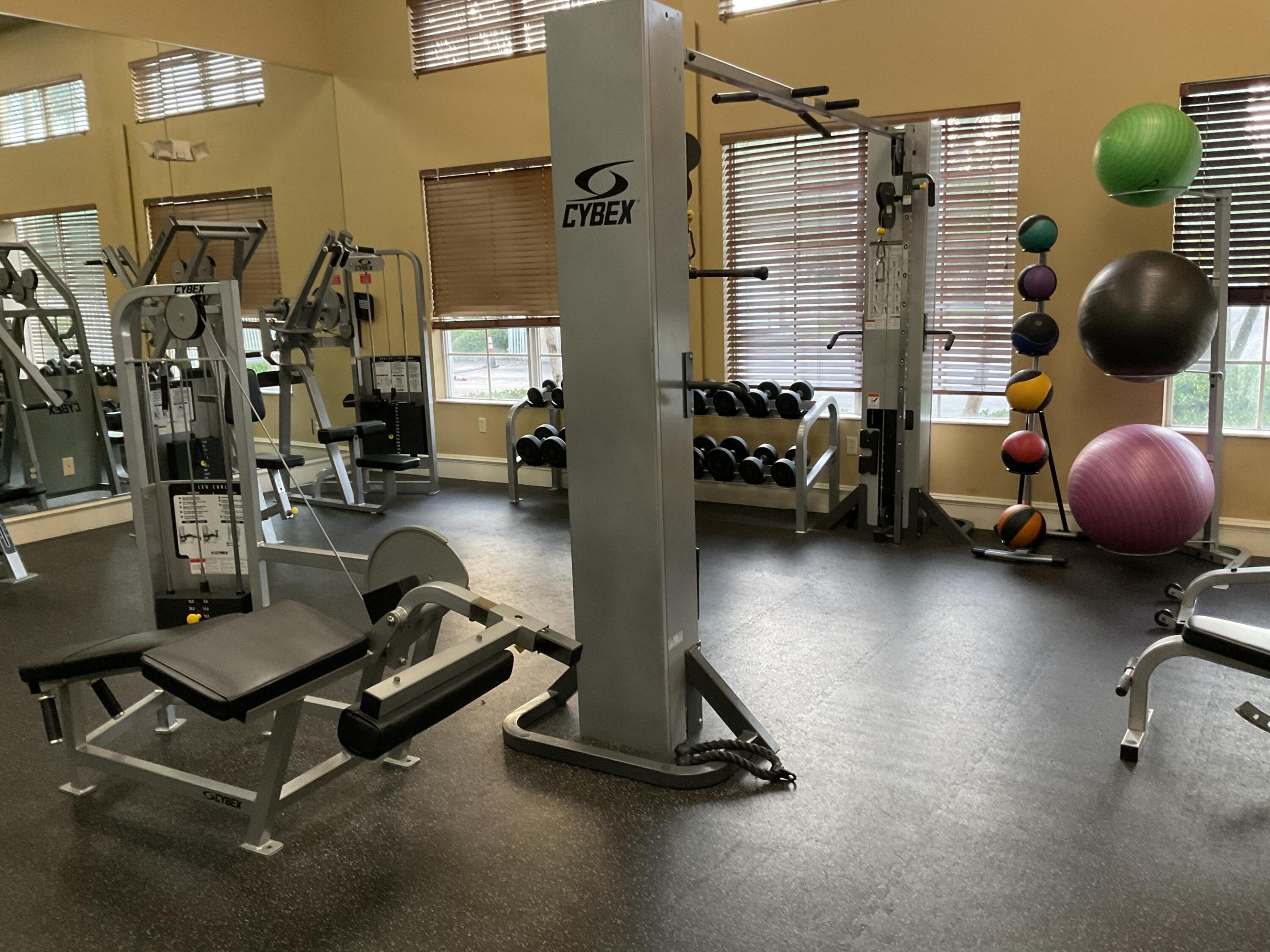 VILLAS AT EMERALD DUNES CONDO - Residential Lease