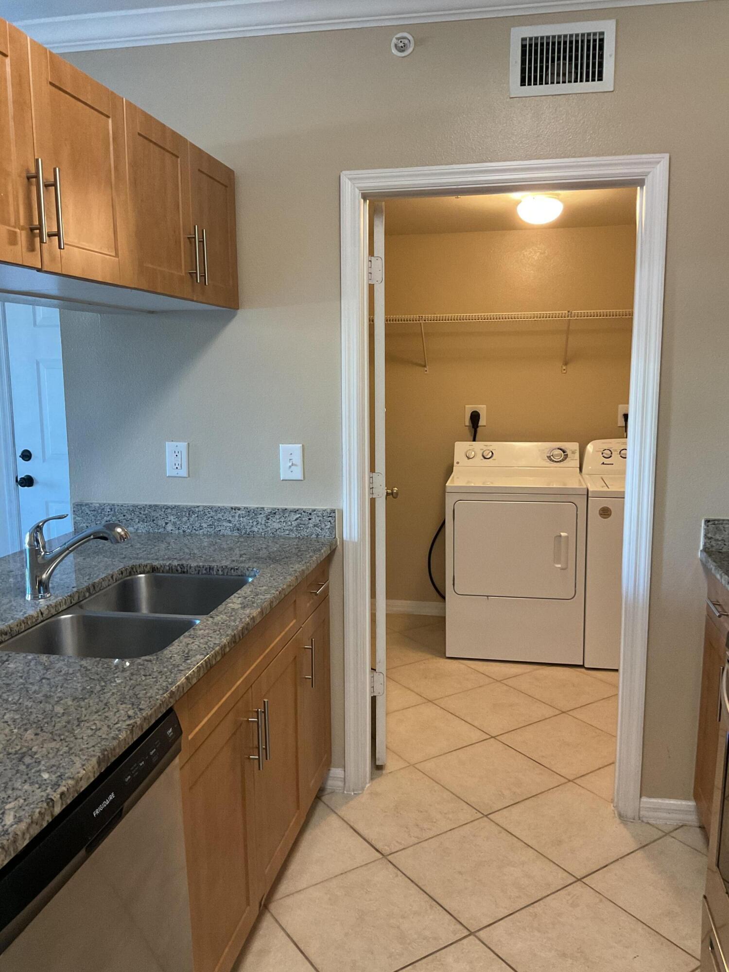 VILLAS AT EMERALD DUNES CONDO - Residential Lease