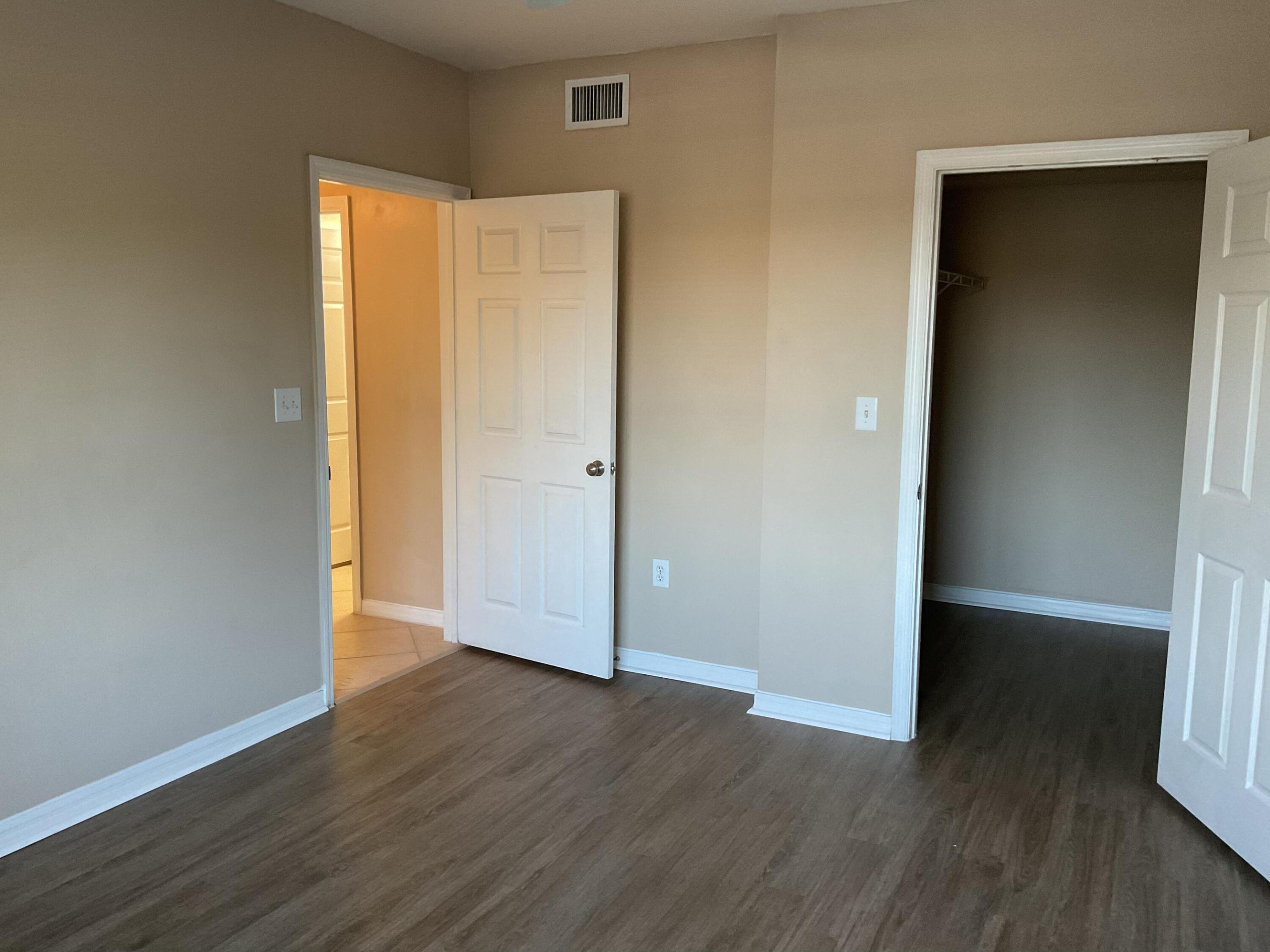 VILLAS AT EMERALD DUNES CONDO - Residential Lease