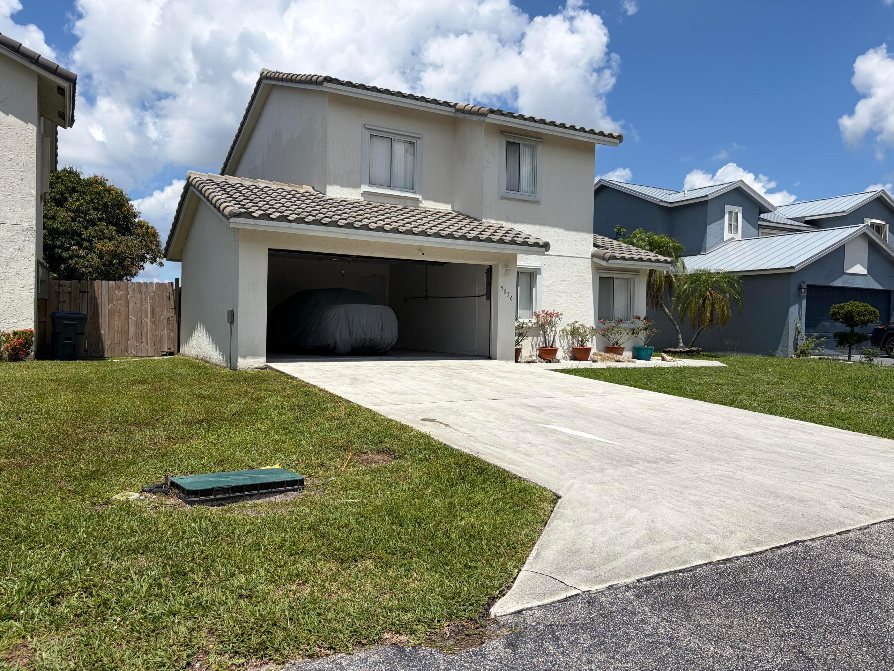 Great community behind Winston trails,  location location location.  Handyman special bring all offers.  Low HOA convienant to everything in west Lake Worth.