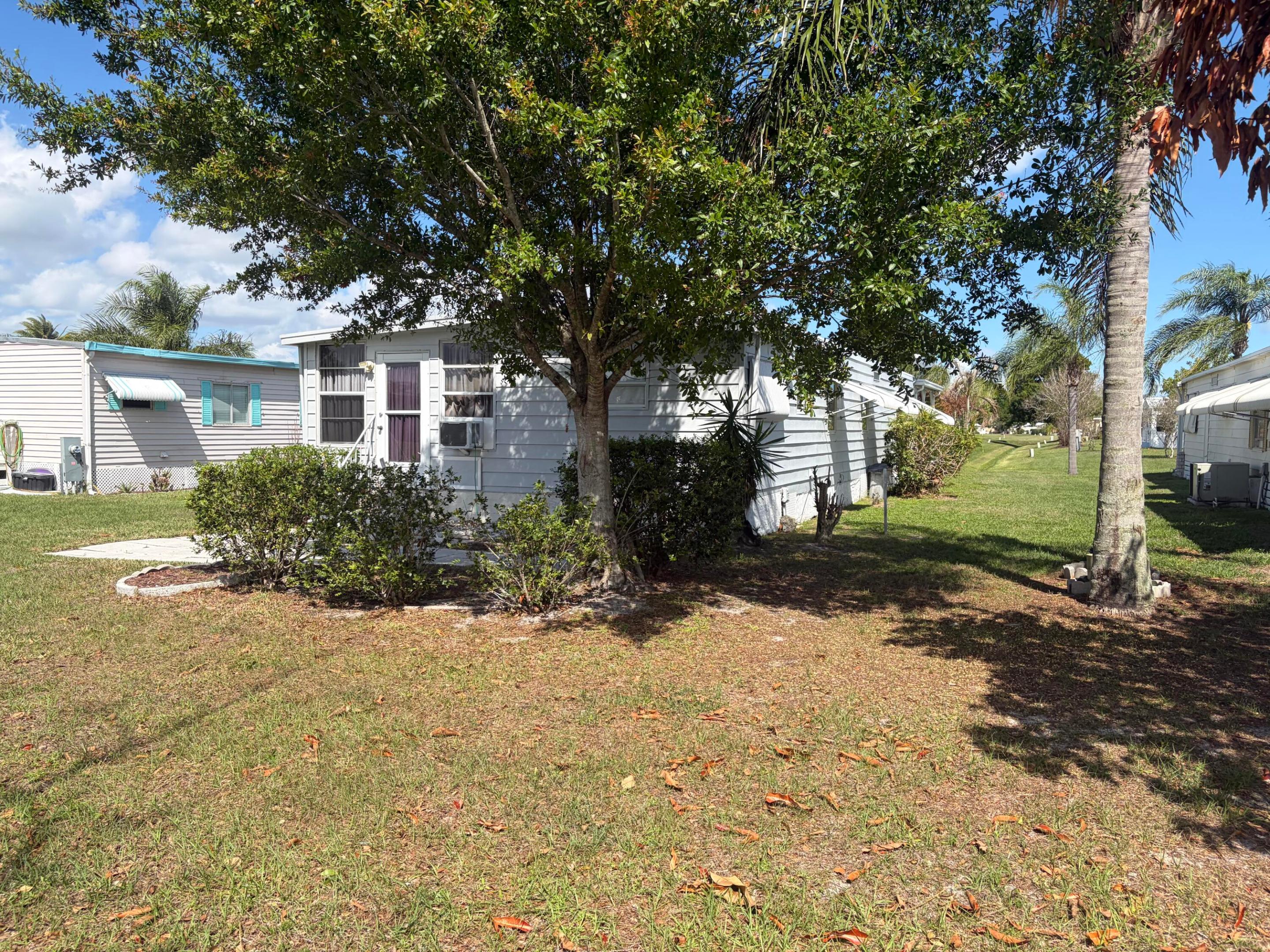 Spanish lakes golf village - Residential