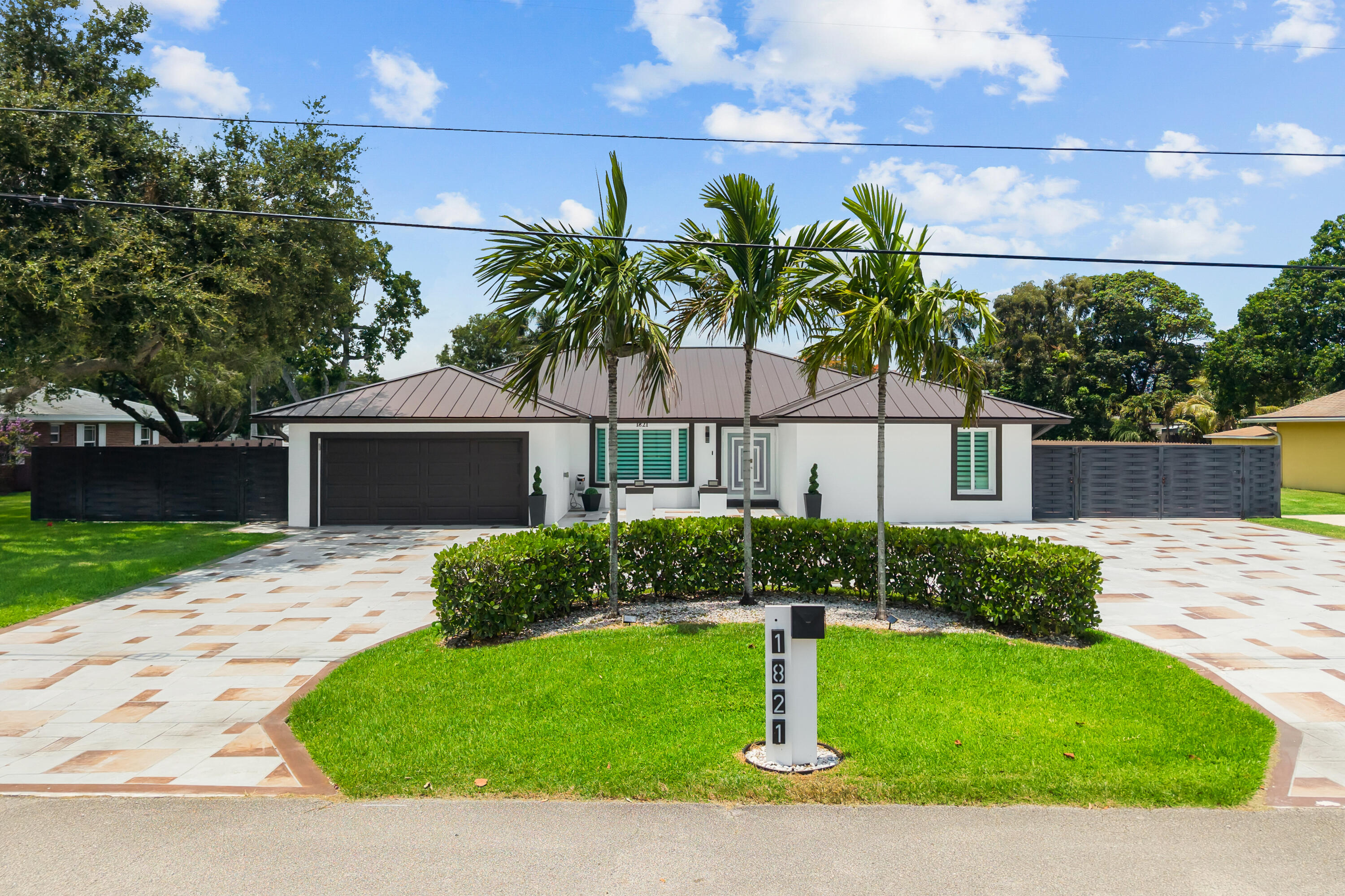 MANGO LAKE - Residential